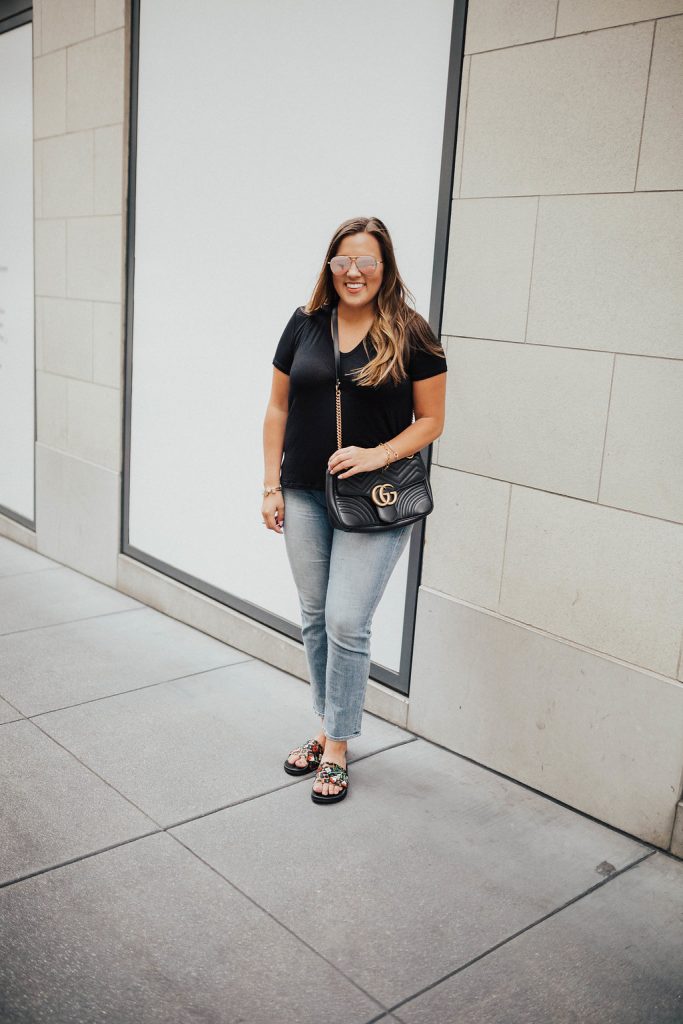 Ashley from Two Peas in a Prada shares a comfortable travel outfit she wore on her trip to Italy; featuring Good American Jeans and a boyfriend tee. 