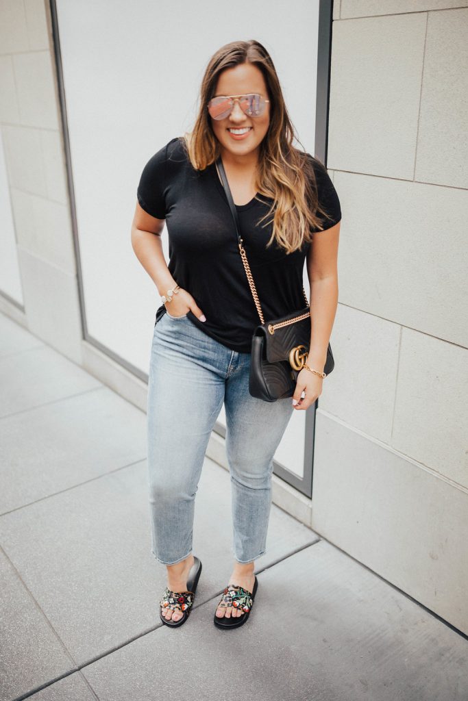 Ashley from Two Peas in a Prada shares a comfortable travel outfit she wore on her trip to Italy; featuring Good American Jeans and a boyfriend tee. 