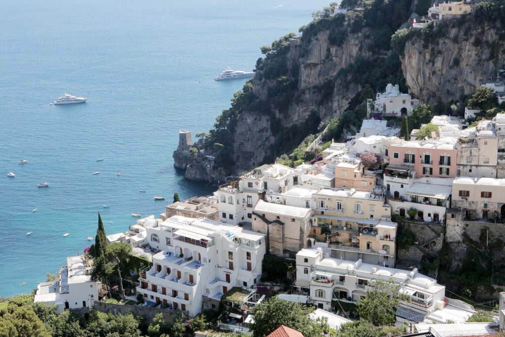 Ashley Zeal from Two Peas in a Prada shares her Positano Travel Guide. She shares where to eat, what to do and where to stay in Positano & the Amalfi Coast.