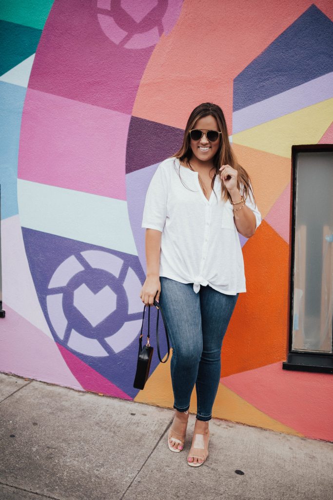 Ashley Zeal from Two Peas in a Prada shares how to use the LIKEtoKNOW.it app and reveals the new He(art) wall located in San Francisco. 