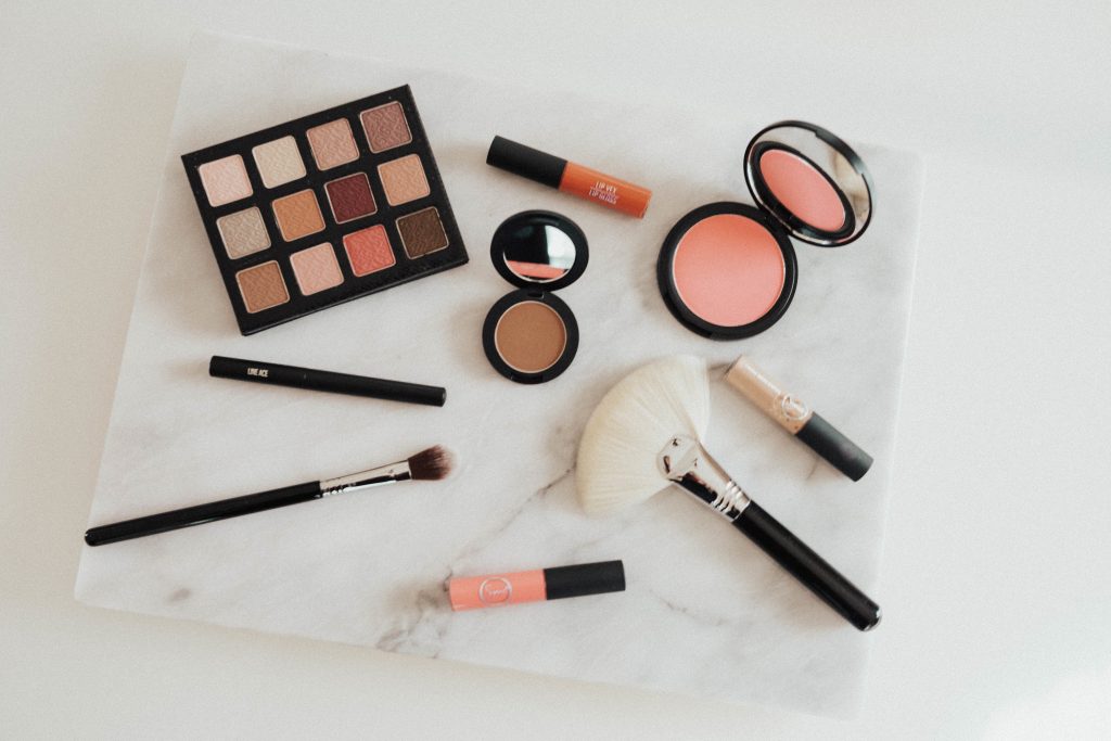 Ashley Zeal from Two Peas in a Prada shares her fall beauty favorites from Sigma Beauty. Including her favorite makeup brushes and eye shadow palette. 