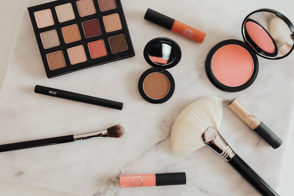 Ashley Zeal from Two Peas in a Prada shares her fall beauty favorites from Sigma Beauty. Including her favorite makeup brushes and eye shadow palette. 