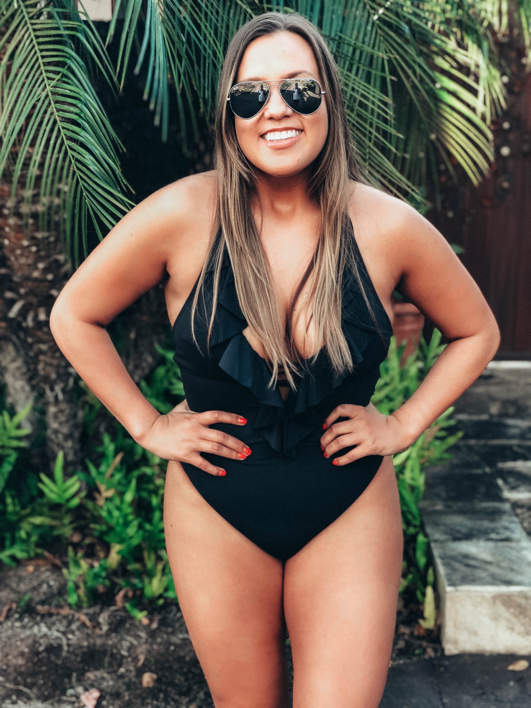 Ashley Zeal from Two Peas in a Prada shares everything she packed for her trip to Kona including new swimsuits, cover ups and dresses. 