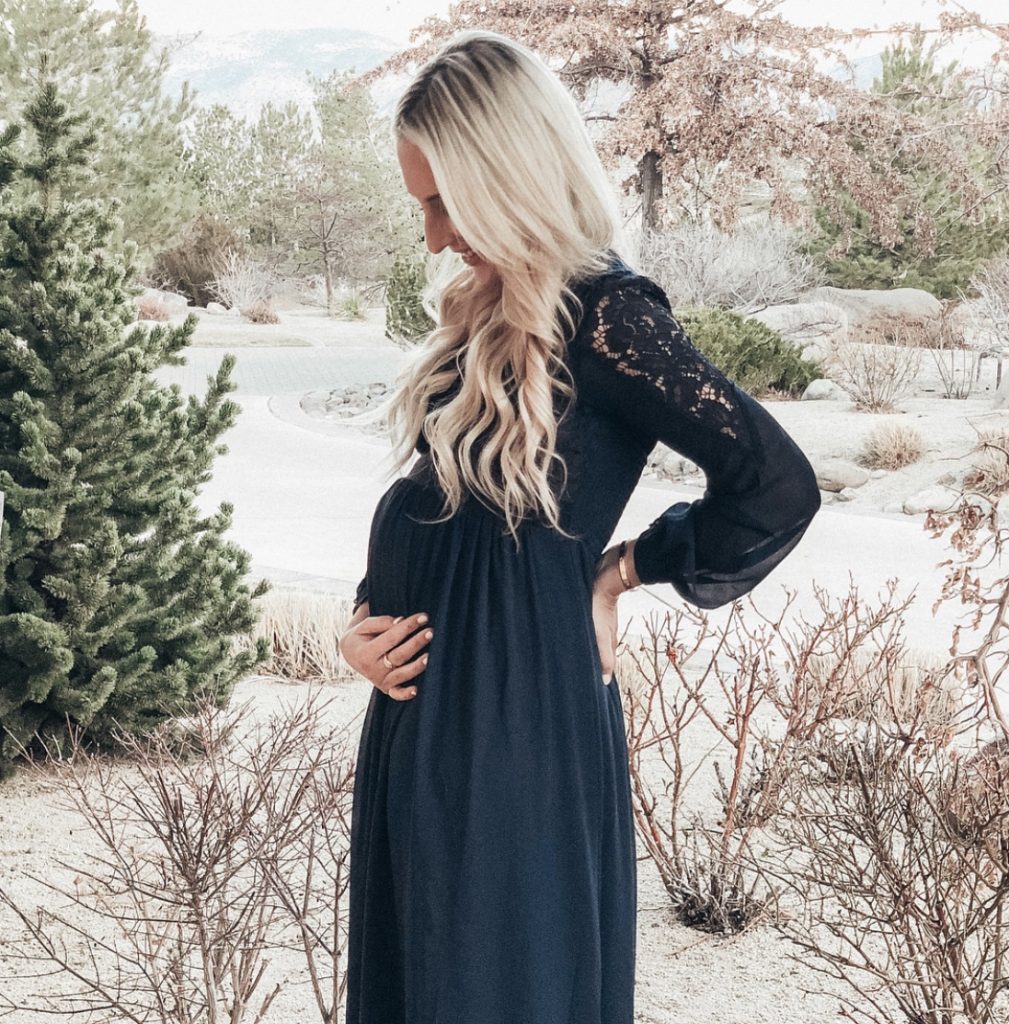 Emily Farren Wieczorek of Two Peas in a Prada shares her February try on, and shares her favorite second trimester maternity looks.