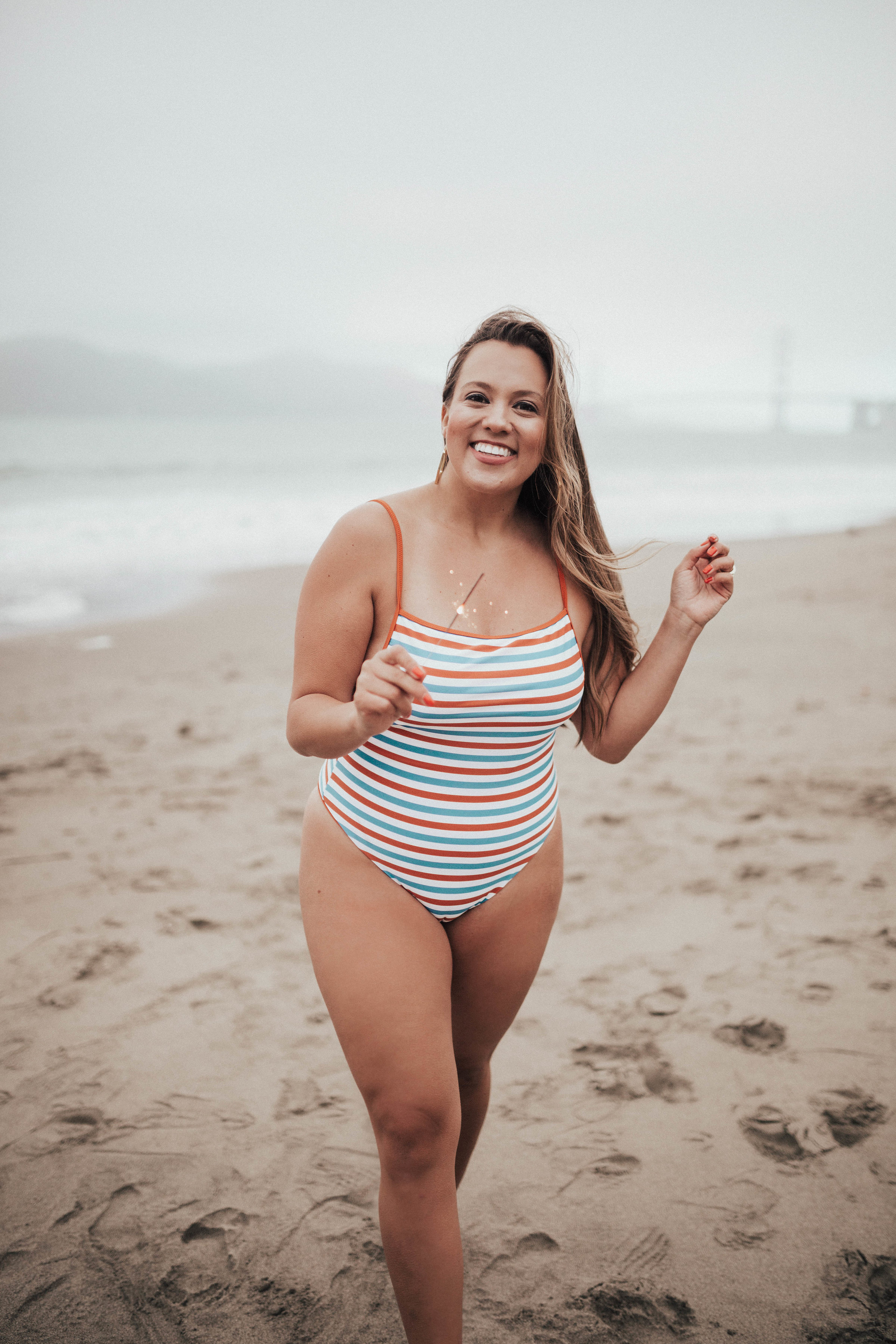 Ashley Zeal from Two Peas in a Prada shares her 4th of July lookbook featuring some red white and blue favorites. She is wearing an Aerie swimsuit and a Wildfox sweatshirt. 