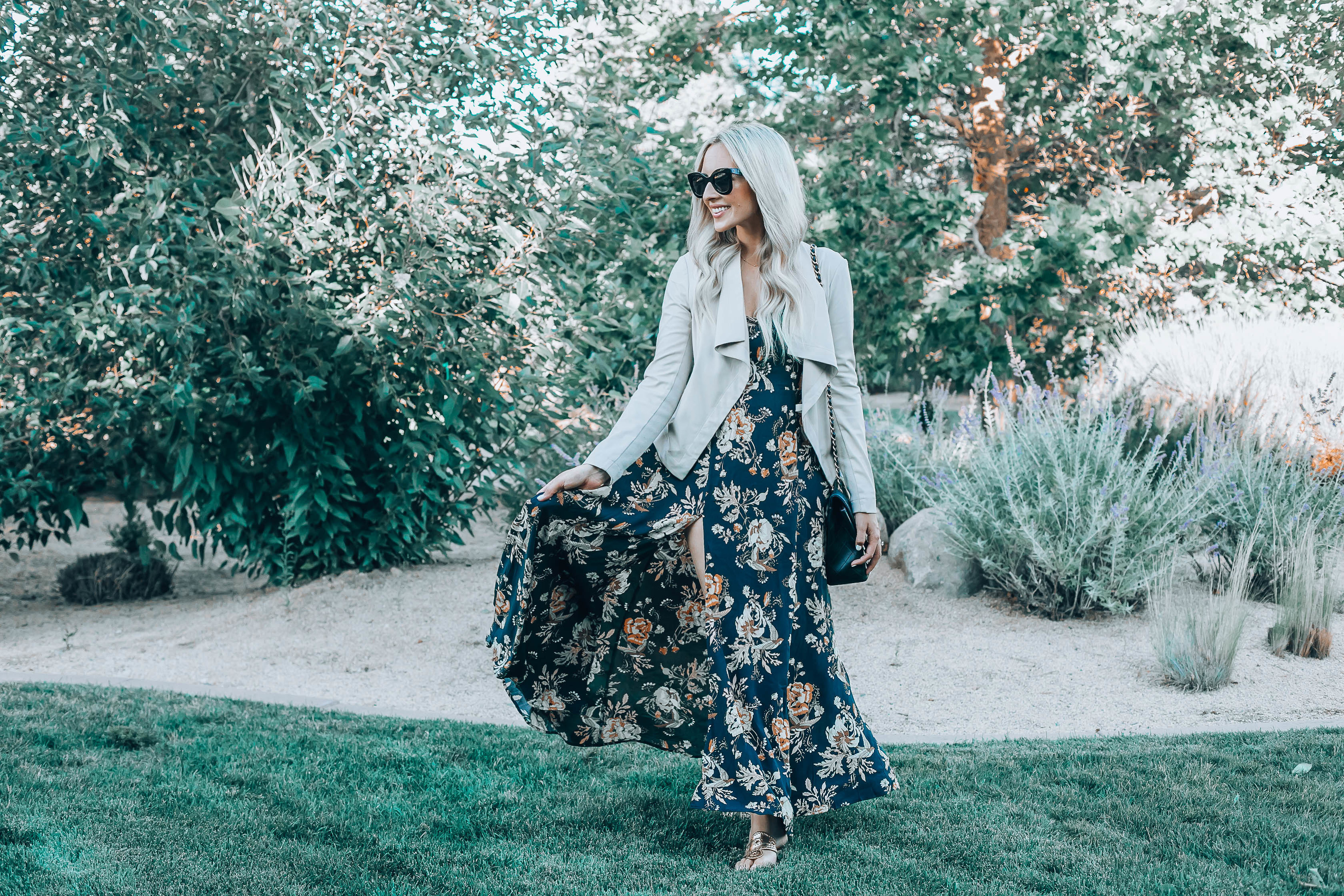 Emily Faren Wieczorek of Two Peas in a Prada talks about the perfect Fall Floral Dress and why she is in love with it - it's breastfeeding friendly too! 