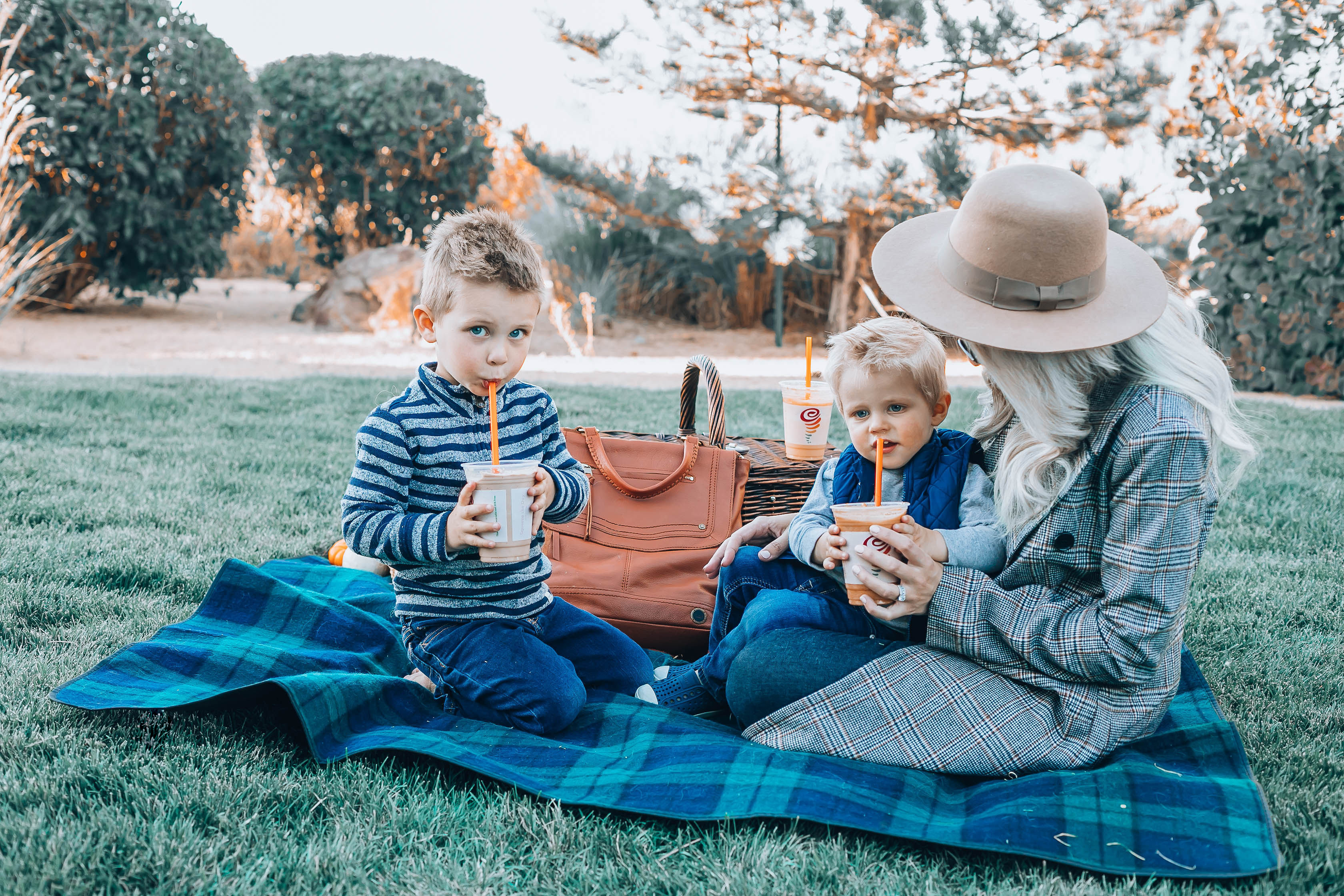 Emily Farren Wieczorek of Two Peas in a Prada talks about her love for Jamba Juice, how it fuels her family on the go, and all their new fall flavors!
