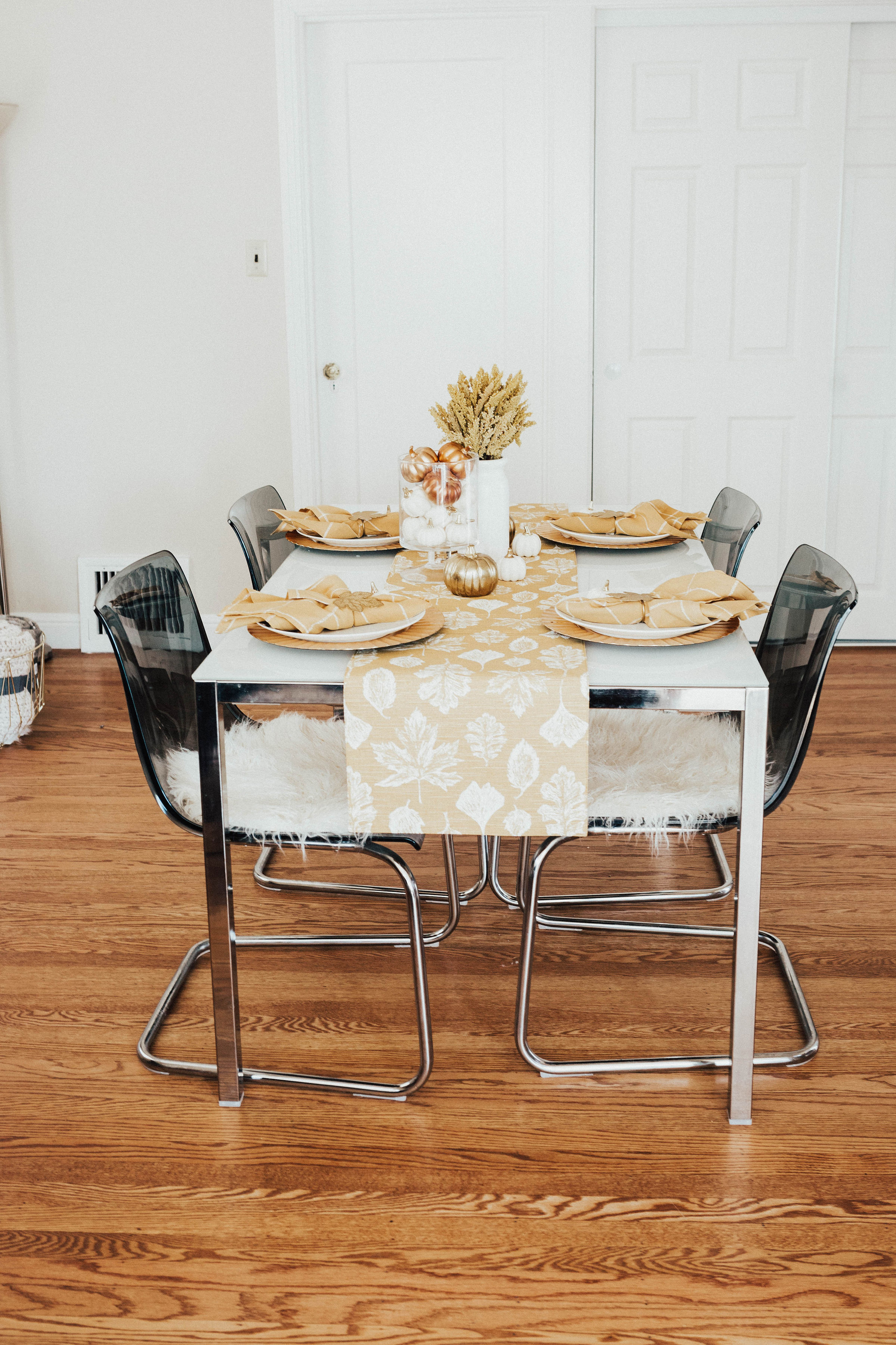 Ashley Zeal from Two Peas in a Prada shares her subtle fall home decor. She shares all of her purchases from Target and how she used what she already had to decorate for the season! 