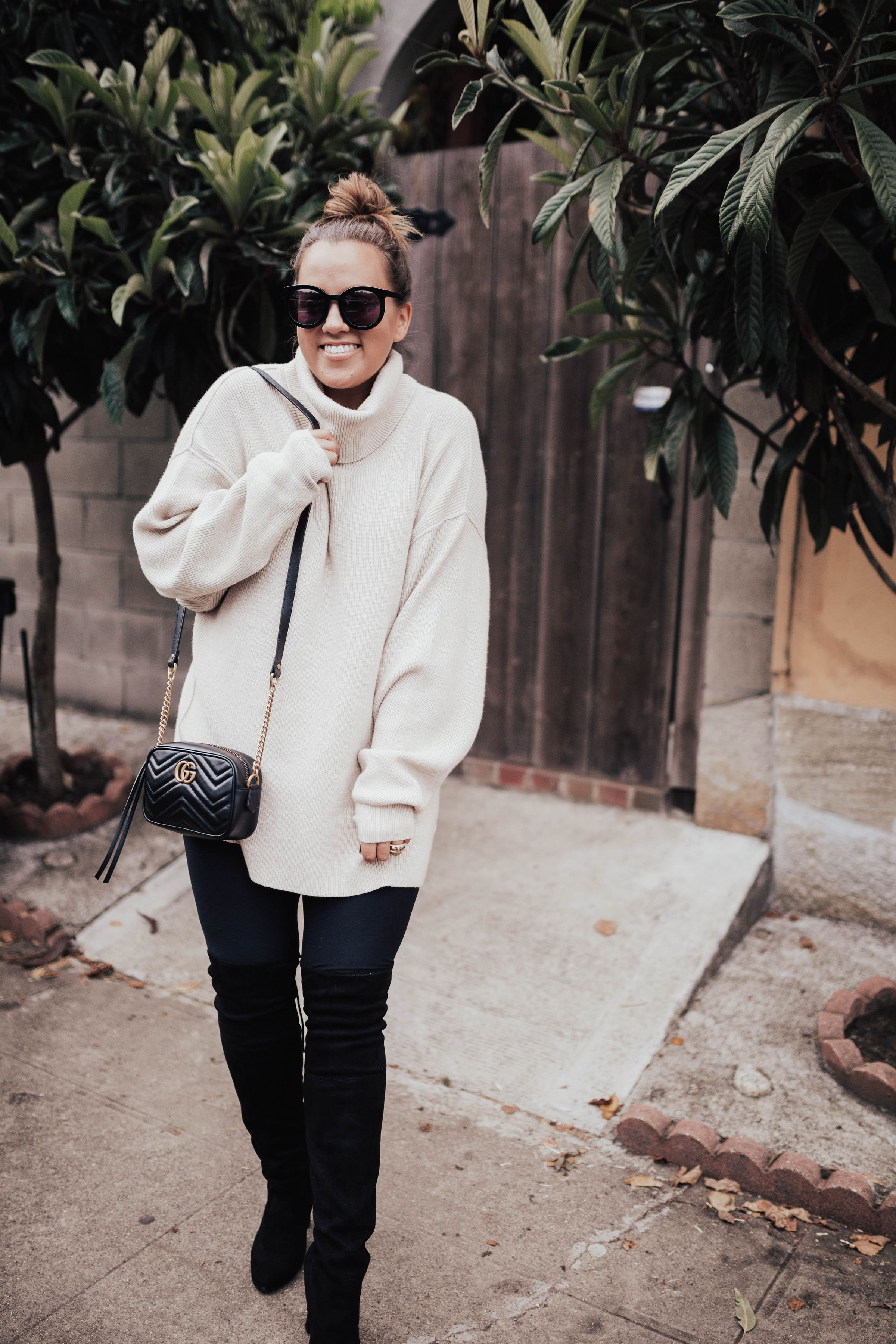 San Francisco blogger Ashley Zeal, from Two Peas in a Prada shares her favorite tops to wear with leggings. She's sharing everything from thermals and sweaters, to sweatshirts and t-shirts! 