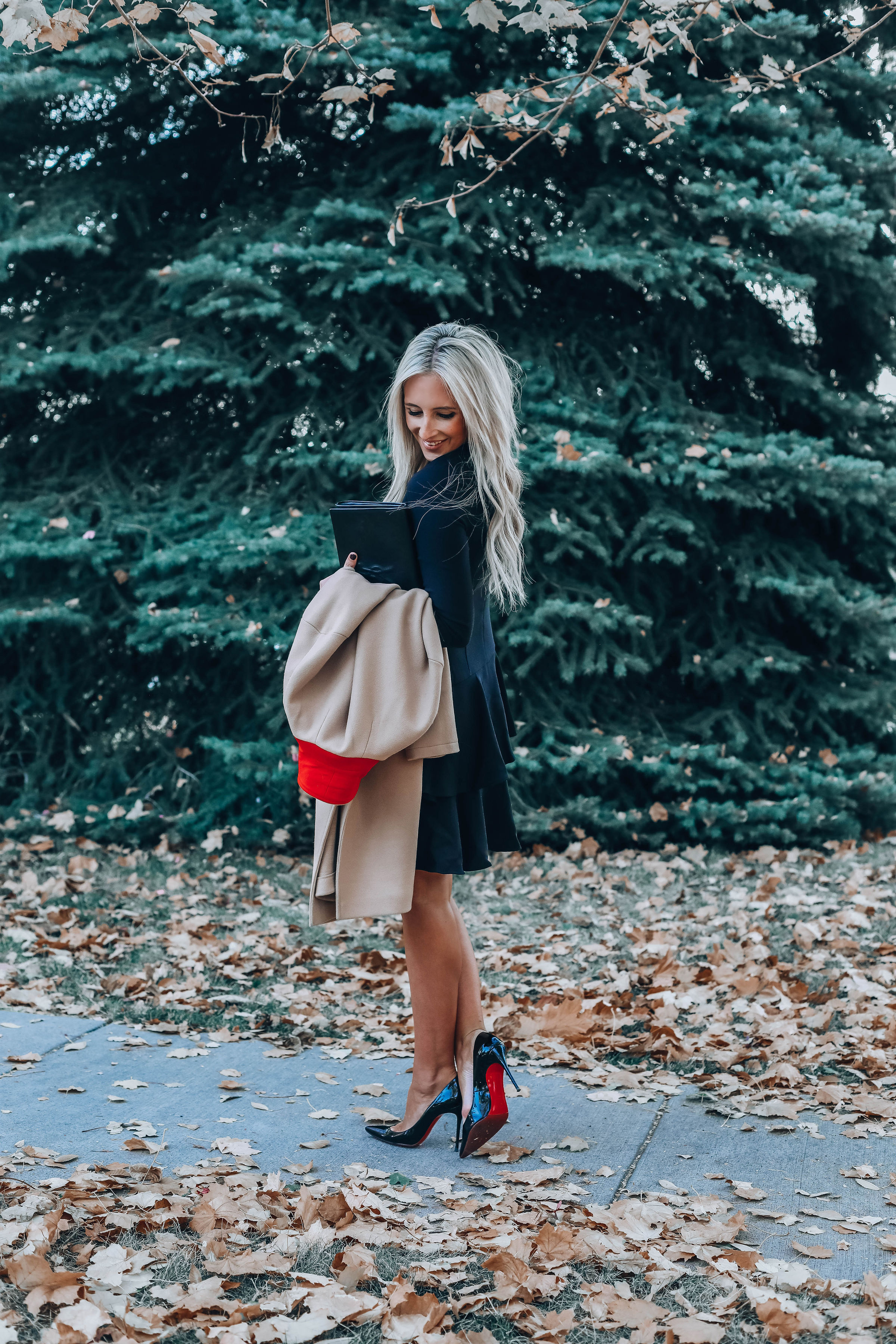 Reno Blogger, Emily Farren Wieczorek shares her favorite holiday outfits and how she shops at Nordstrom for all her holiday dressing needs. 