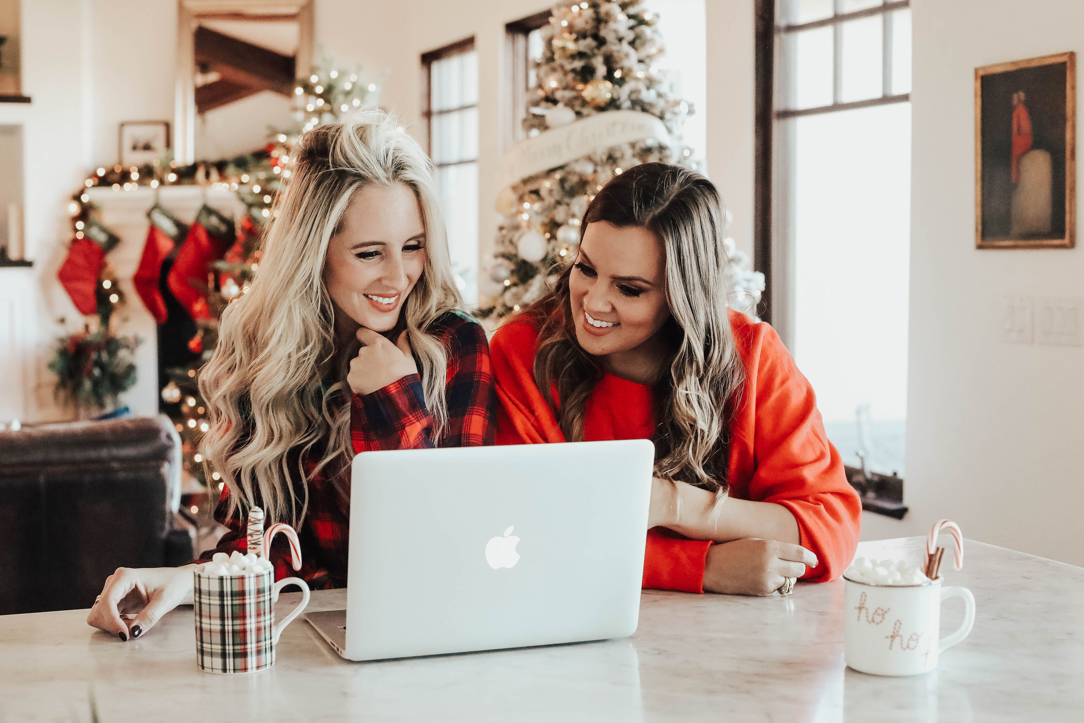 San Francisco bloggers, Ashley Zeal and Emily Wieczorek of Two Peas in a Prada share all the best Cyber Monday 2018 deals. They have all the coupon codes, and the best items to buy! 