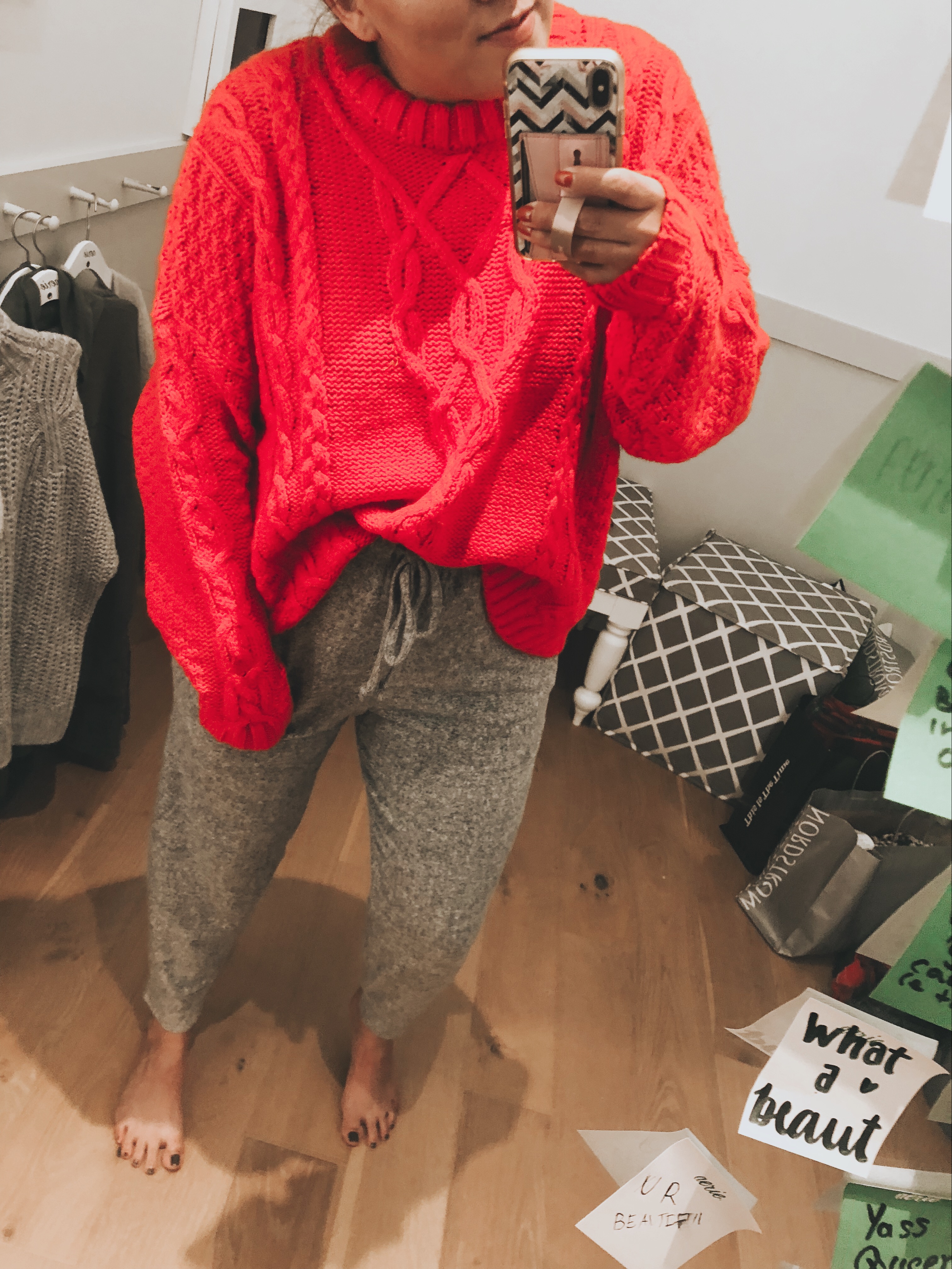 San Francisco Blogger, Ashley Zeal, from Two Peas in a Prada takes you inside the the dressing room for an Aerie Try On Session.