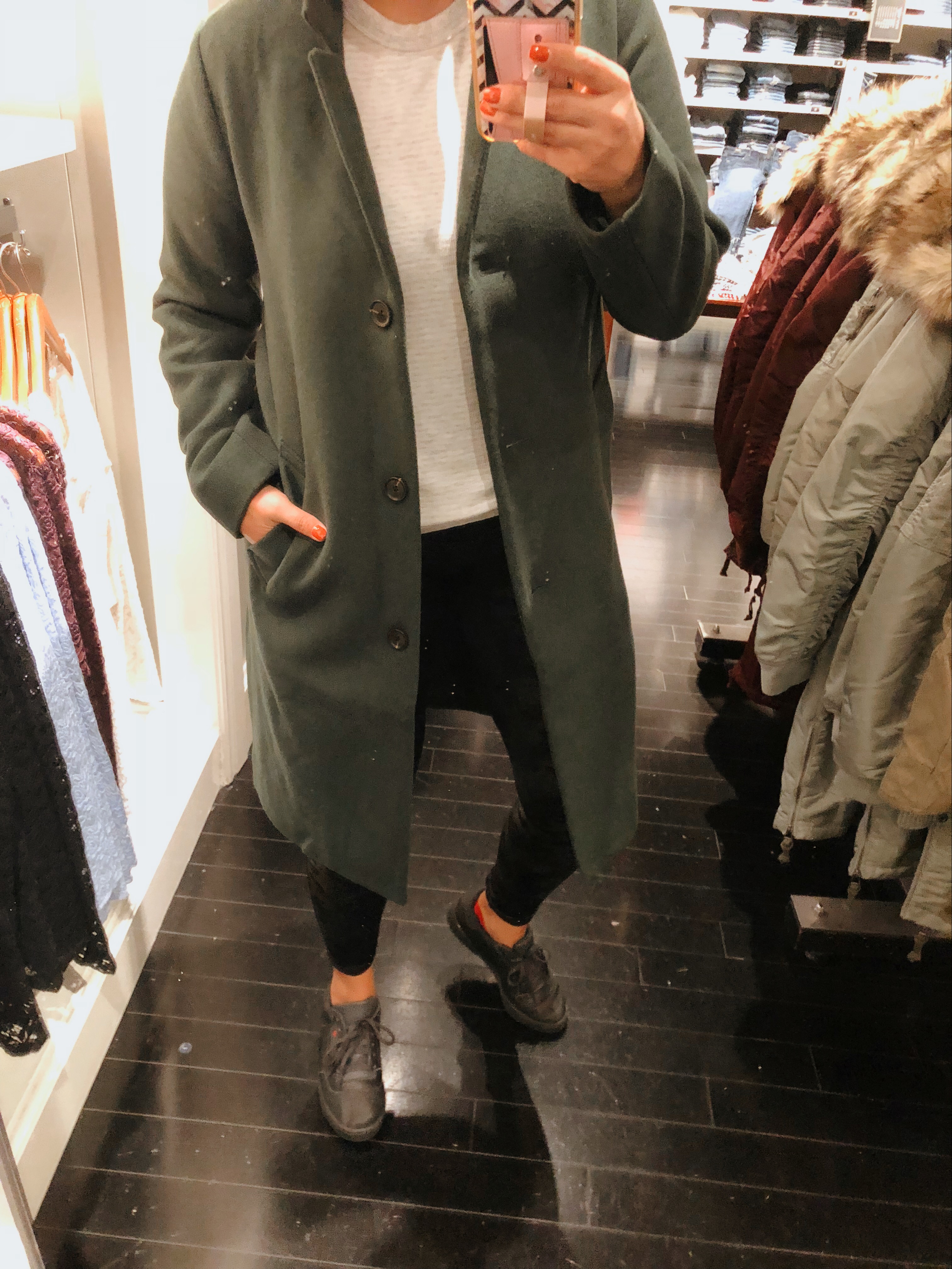 San Francisco Blogger, Ashley Zeal, from Two Peas in a Prada takes you inside the dressing room for an Abercombie Try On Session.