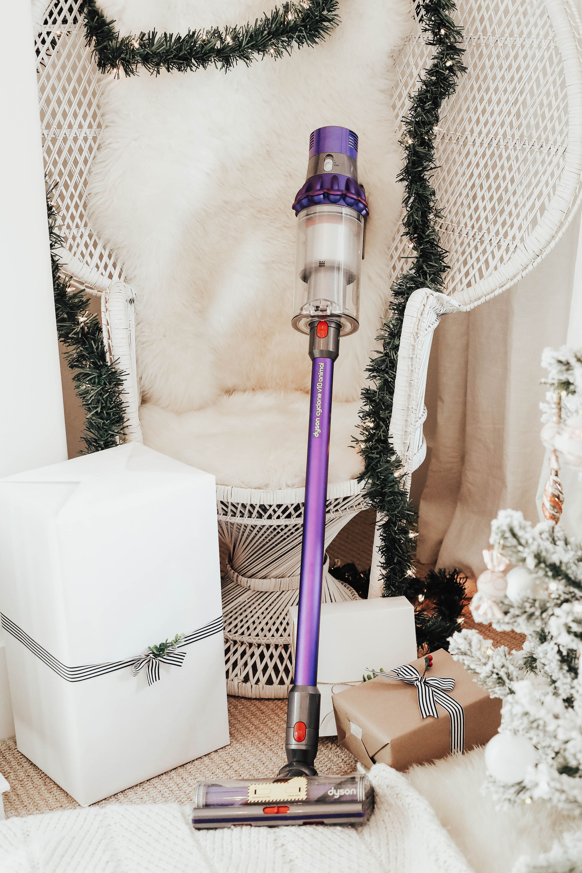 Reno, Nevada Blogger Emily Farren Wieczorek of Two Peas in a Prada talks about keeping her home holiday ready with Dyson and eBay!
