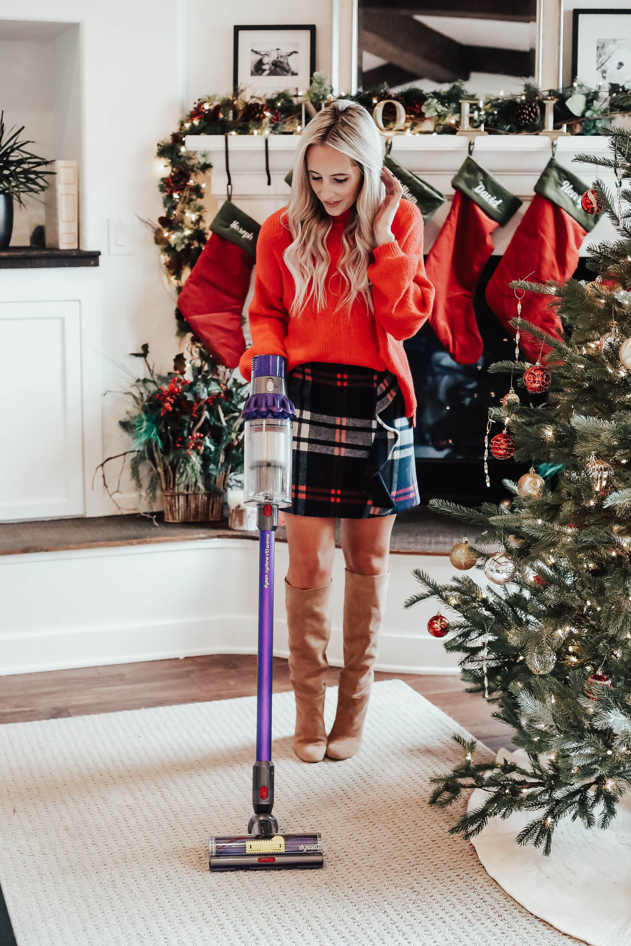 Reno, Nevada Blogger Emily Farren Wieczorek of Two Peas in a Prada talks about keeping her home holiday ready with Dyson and eBay!