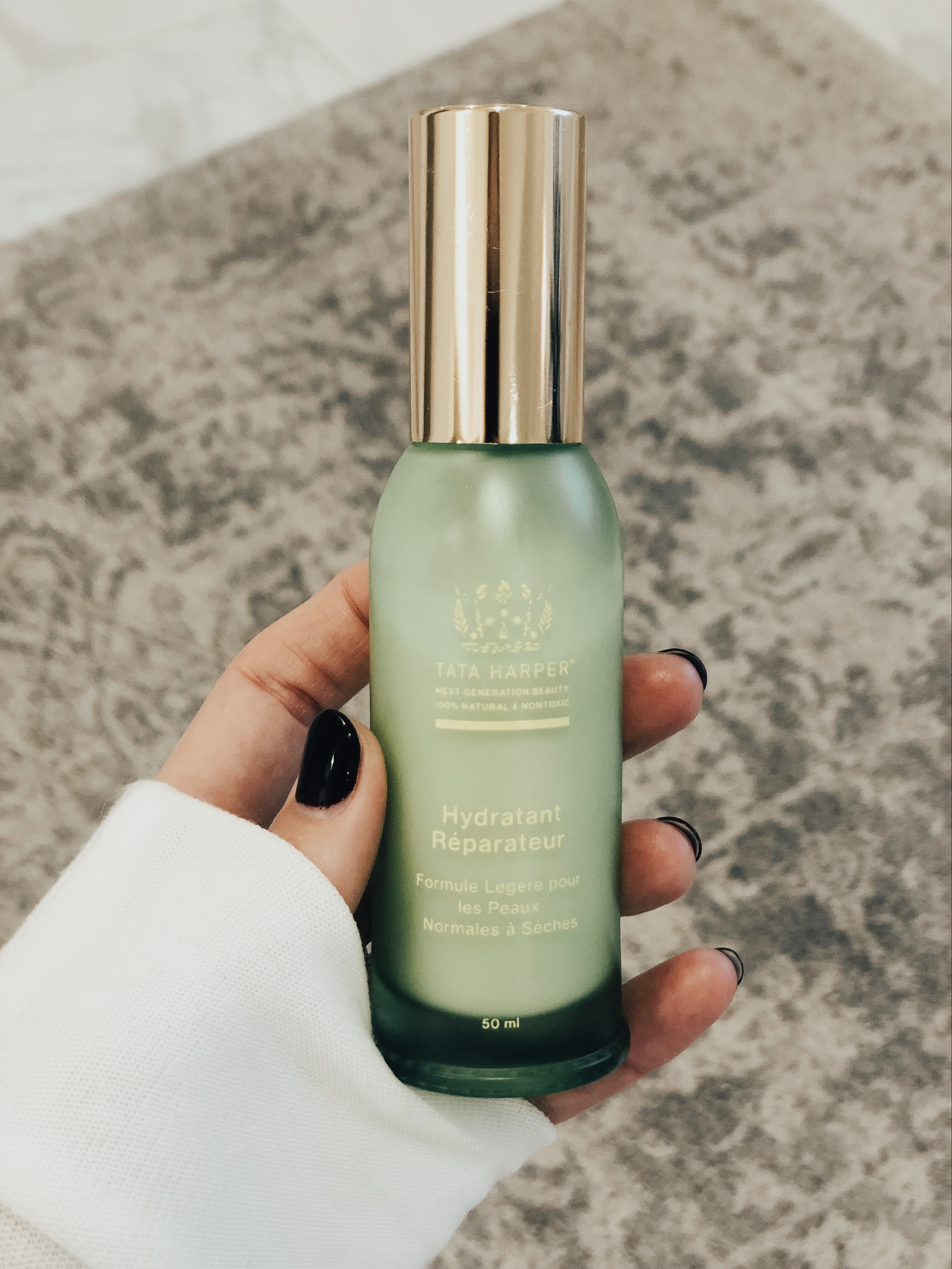 Reno Nevada Blogger, Emily Farren Wieczorek, of Two Peas in a Prada shares her holy grail favorite skincare products.
