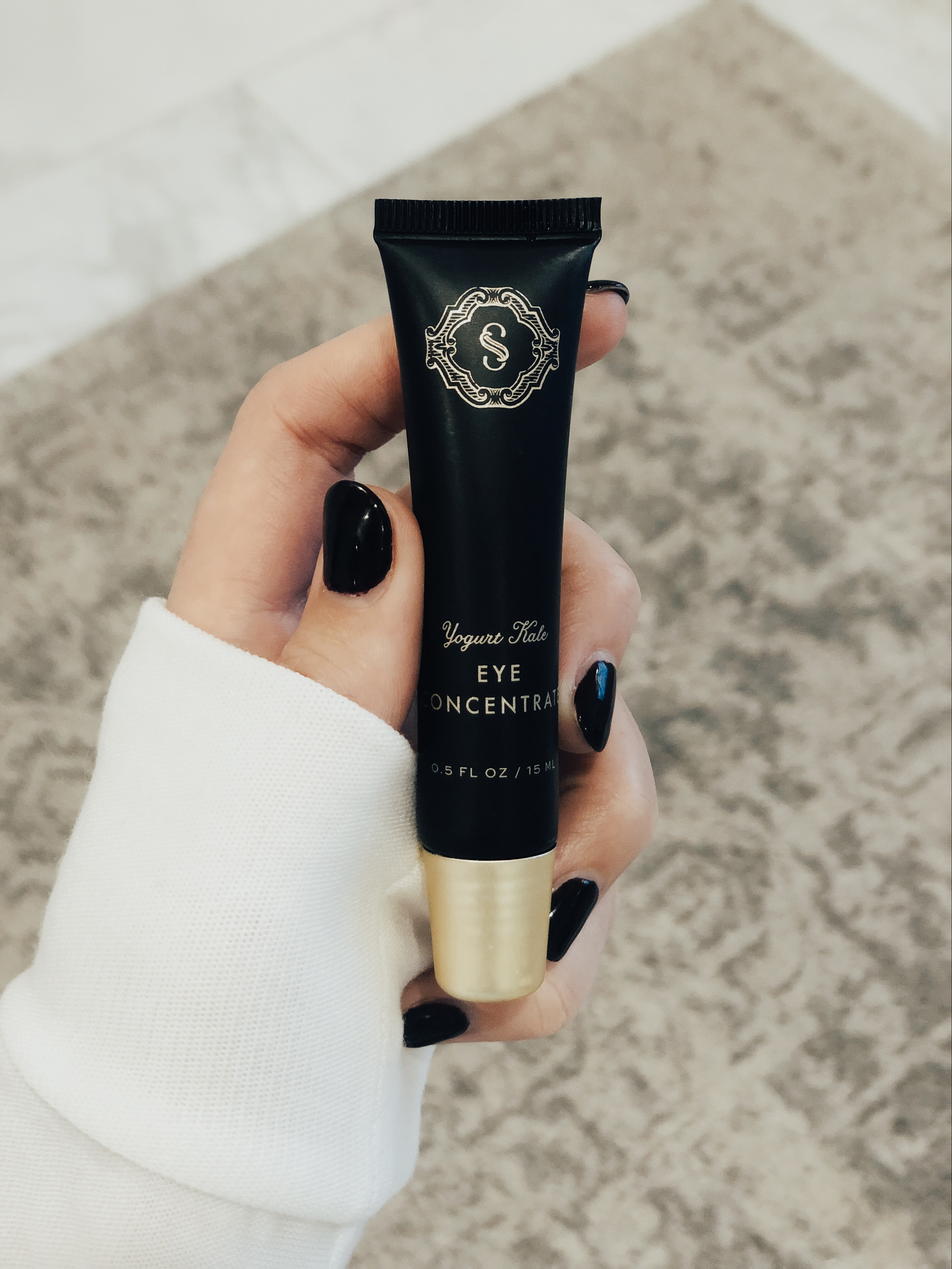Reno Nevada Blogger, Emily Farren Wieczorek, of Two Peas in a Prada shares her holy grail favorite skincare products.