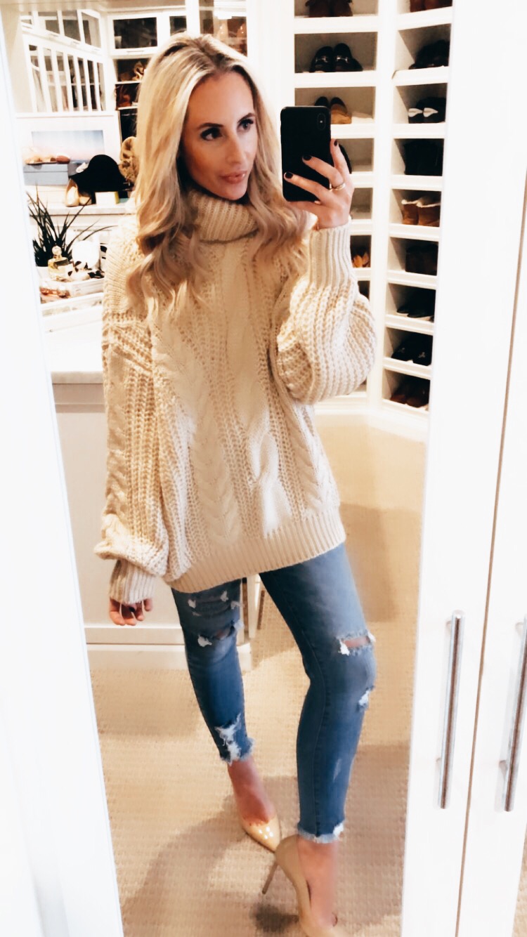 Reno, Nevada Blogger, Emily Farren Wieczorek shares her January VICI try on , full of amazing sweaters, joggers, and jeans.