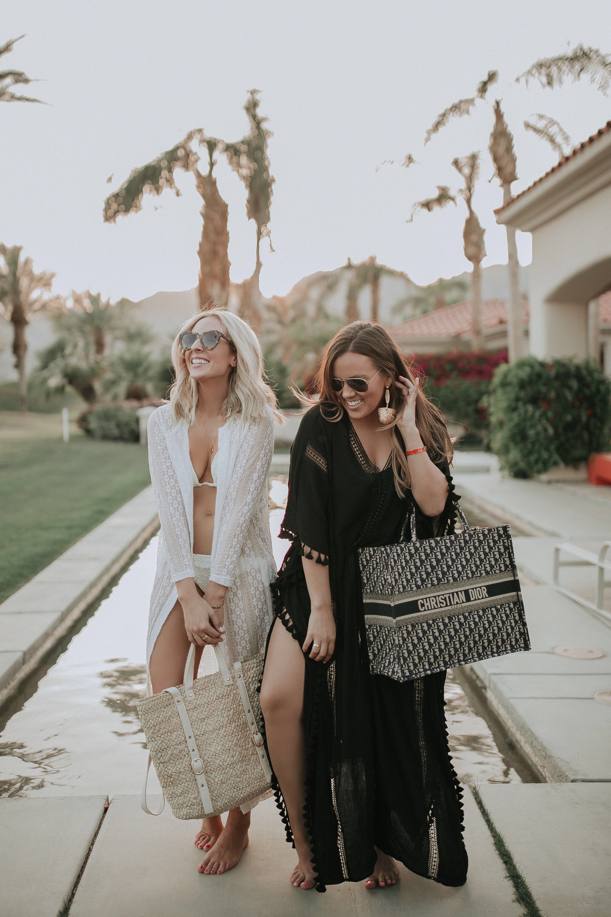 San Francisco bloggers Ashley Zeal and Emily Wieczorek from Two Peas in a Prada share What to Wear in Palm Springs. They are sharing everything they packed!
