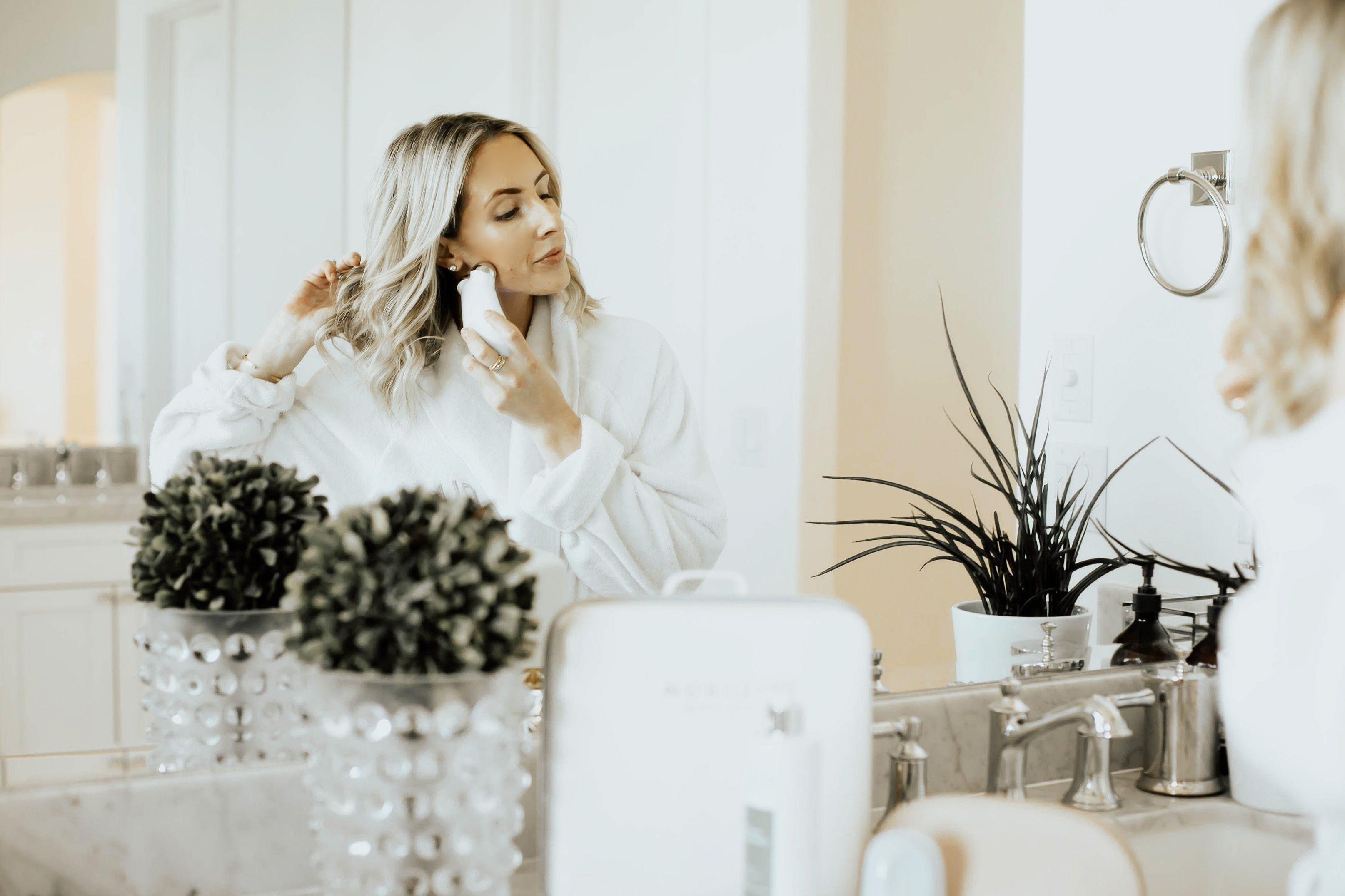 Bloggers Ashley Zeal and Emily Wieczorek from Two Peas in a Prada review the Nubody Skin Toning Device you can use at home. Including an interview with the founder with her tips and tricks.
