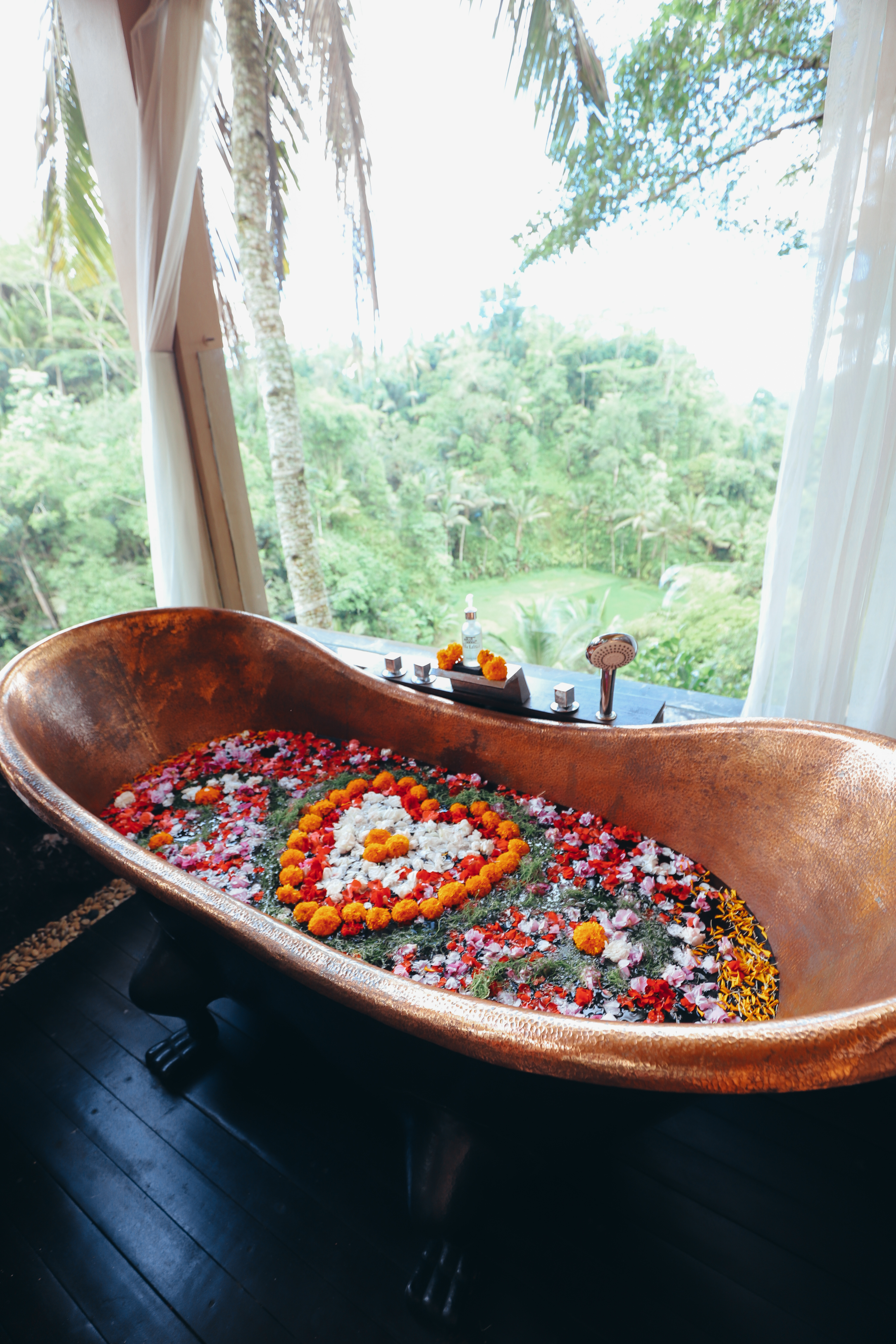 San Francisco blogger Ashley Zeal from Two Peas in a Prada shares her Ubud Travel Guide. Find out where to stay, where to eat and what to do in Ubud, Bali. 