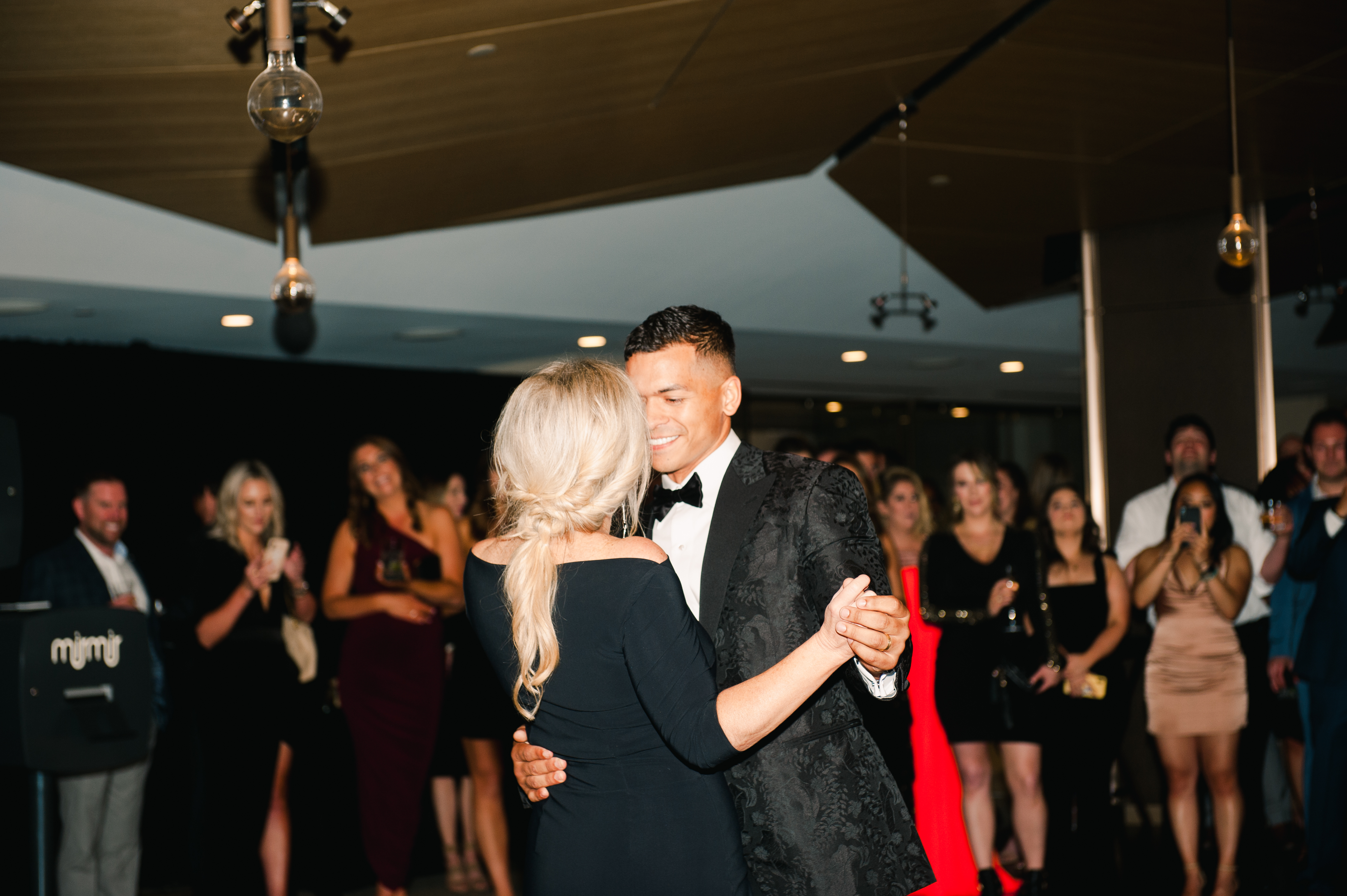 San Francisco blogger, Ashley Zeal from Two Peas in a Prada shares her wedding playlist. Including first dances, cocktail hour and dancing!