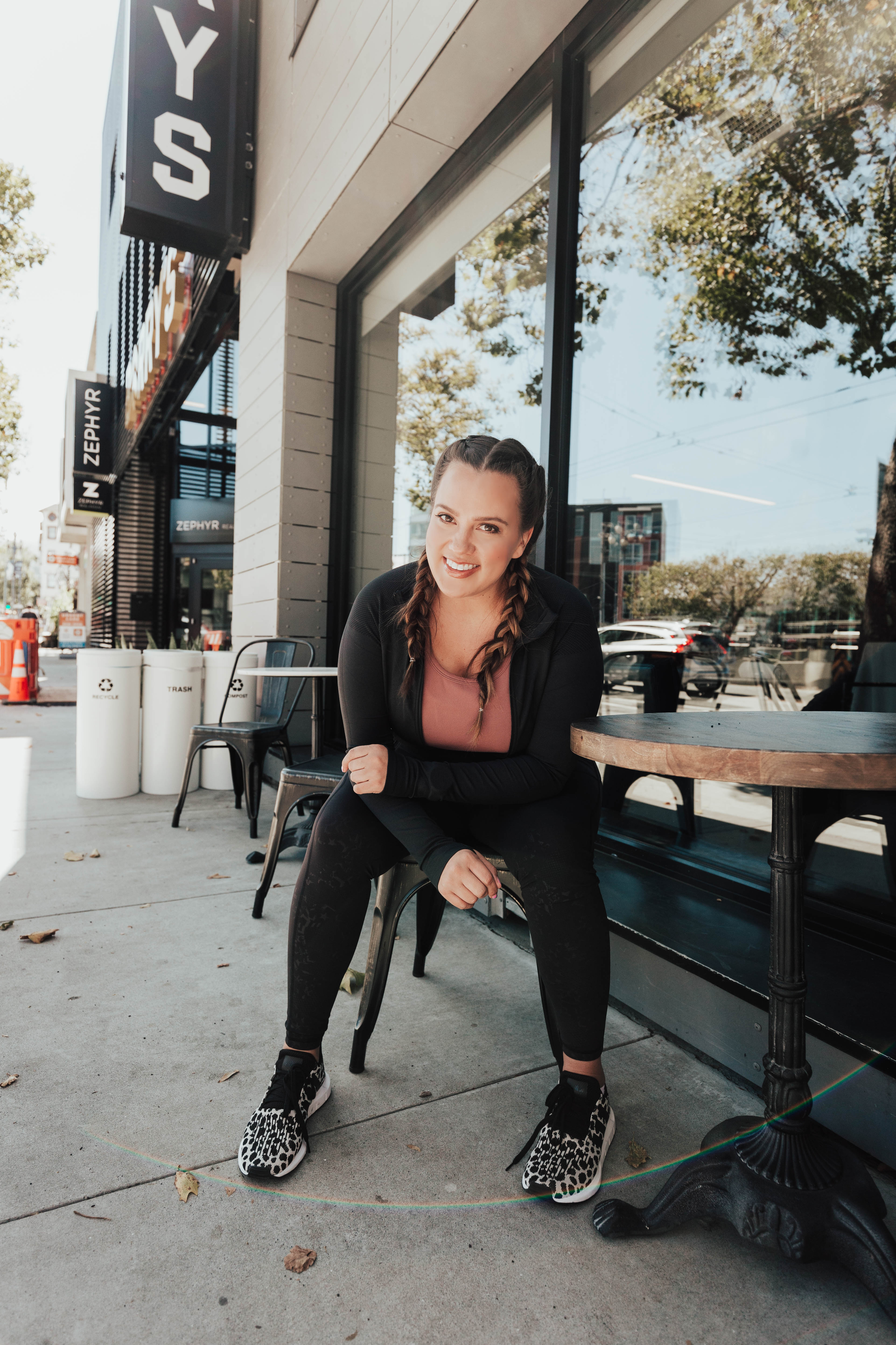 San Francisco blogger, Ashley Zeal from Two Peas in a Prada shares her first trimester fitness routine with Barry's Bootcamp Bay Area. 