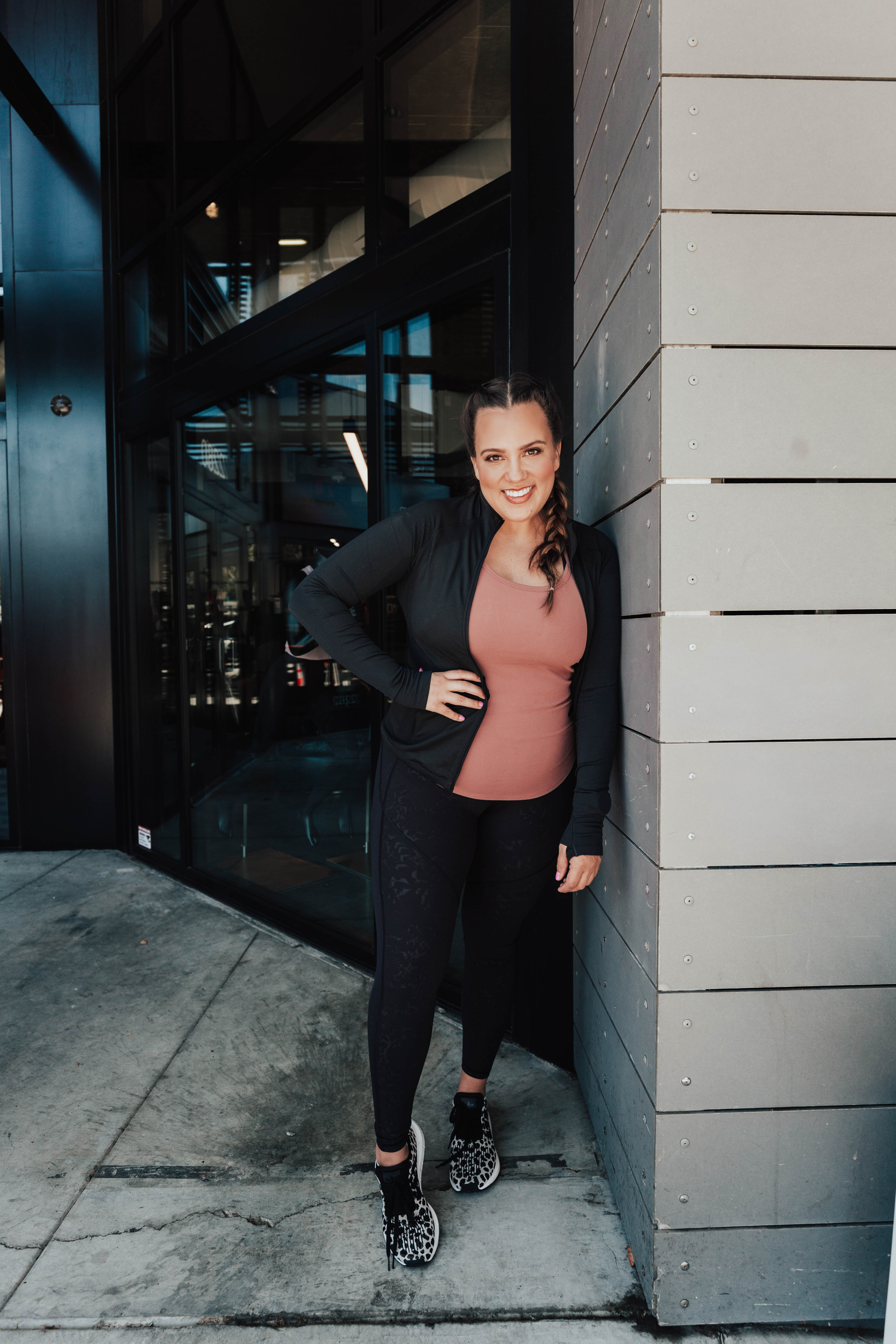 San Francisco blogger, Ashley Zeal from Two Peas in a Prada shares her first trimester fitness routine with Barry's Bootcamp Bay Area. 