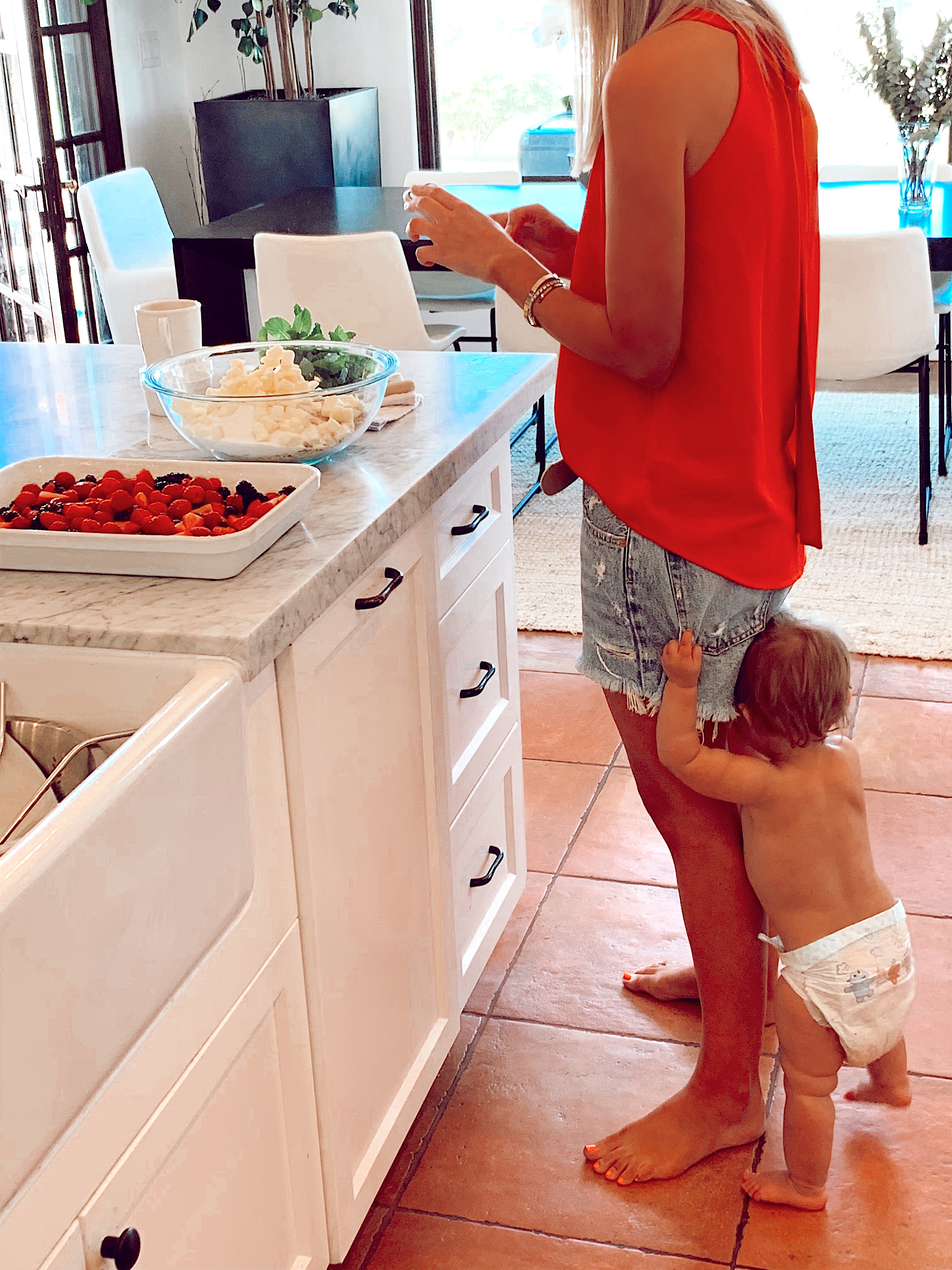 Reno, Nevada blogger, Emily Farren Wieczorek of the fashion blog Two Peas in a Prada shares her Fourth of July Berry Crisp Recipe