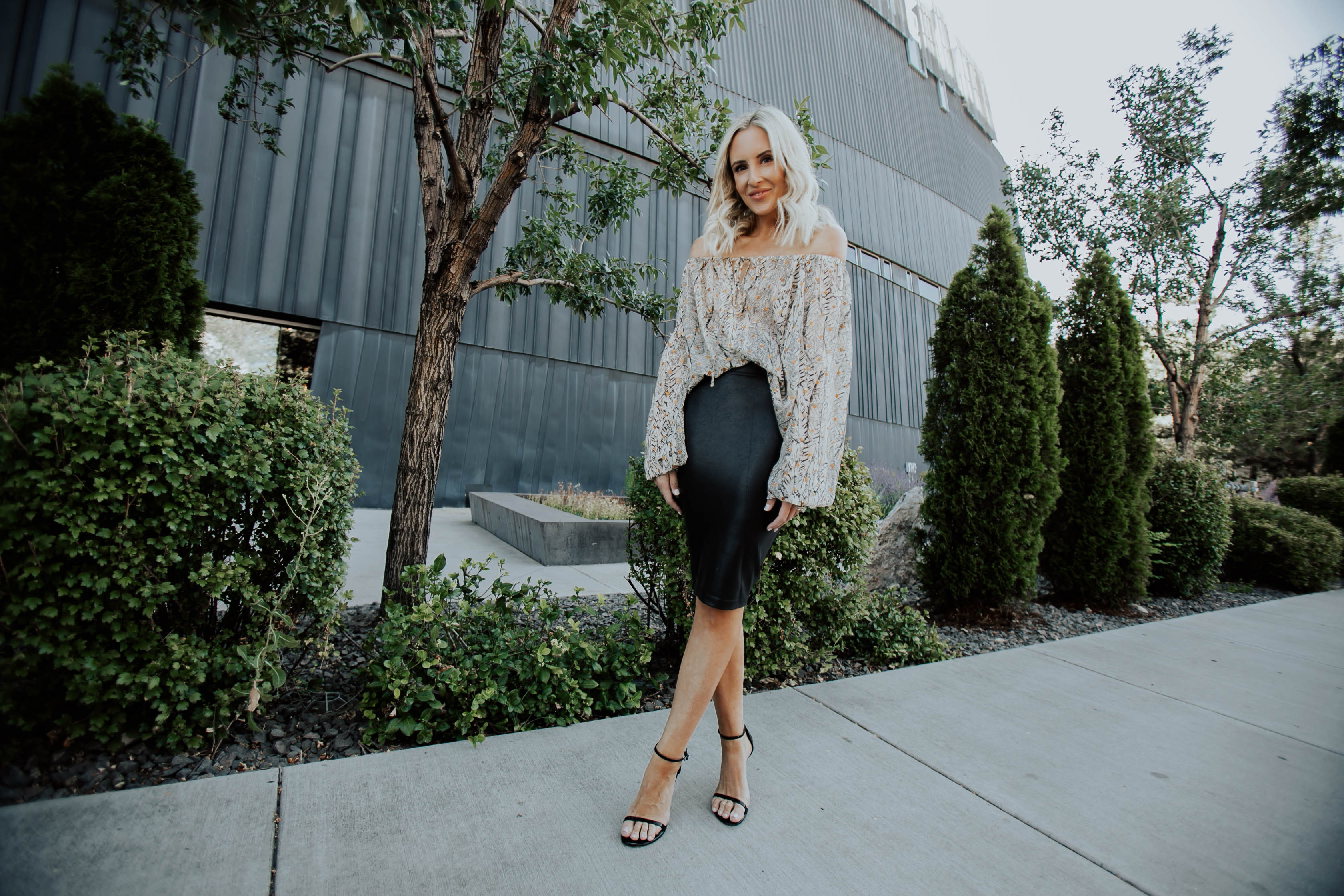 Fashion Bloggers Emily Farren Wieczorek and Ashley Zeal of Two Peas in a Prada talk about their favorite fall looks from Trendsend with Evereve!