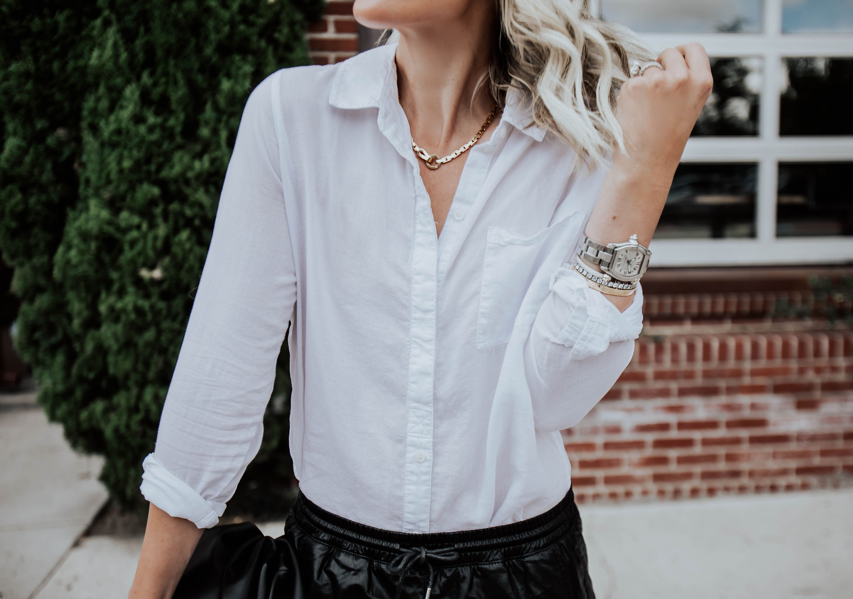 Reno, Nevada blogger, Emily Farren Wieczorek answers one of her most asked questions in todays post... "What is The Best White Button Down" 