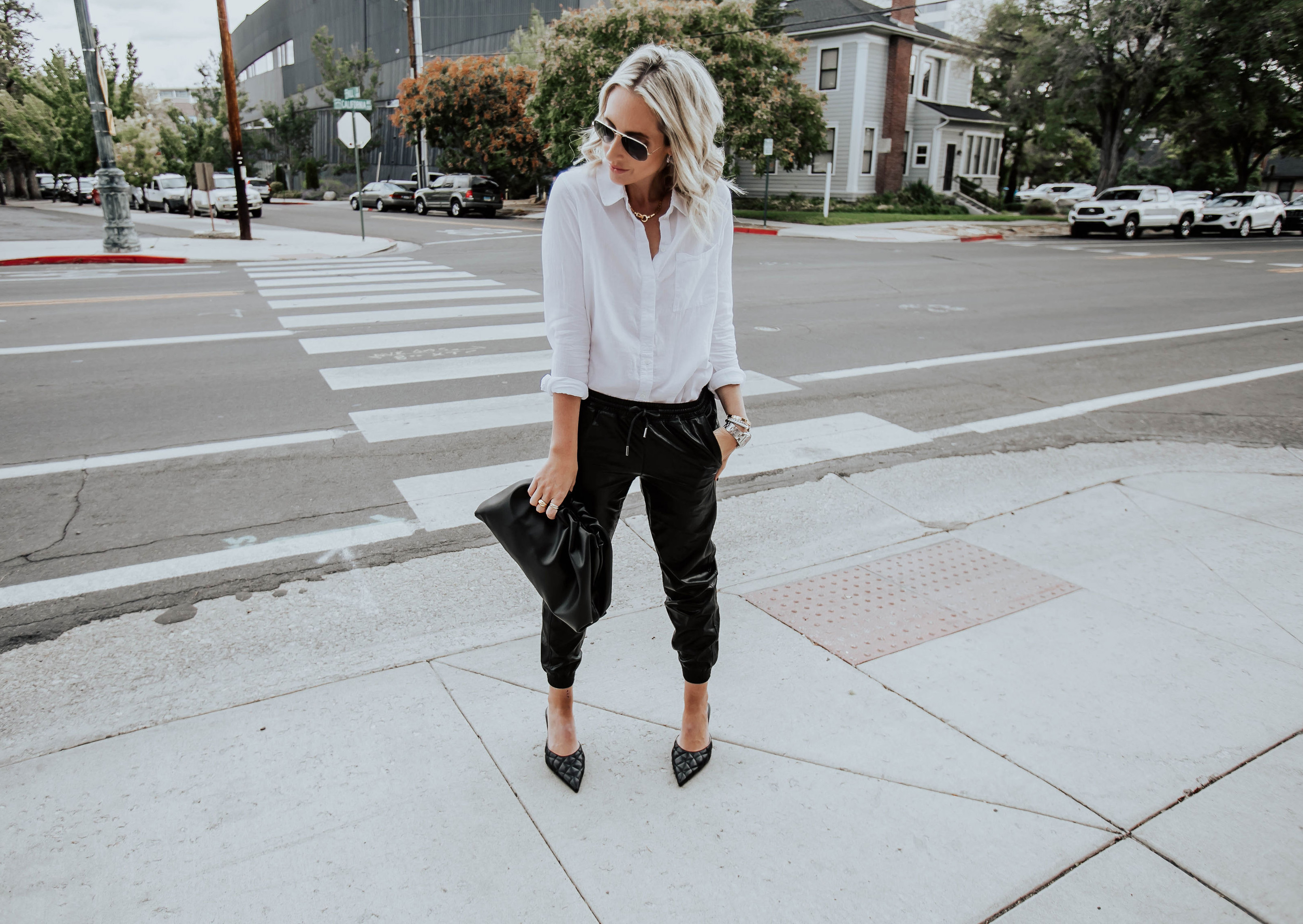 Reno, Nevada blogger, Emily Farren Wieczorek answers one of her most asked questions in todays post... "What is The Best White Button Down" 