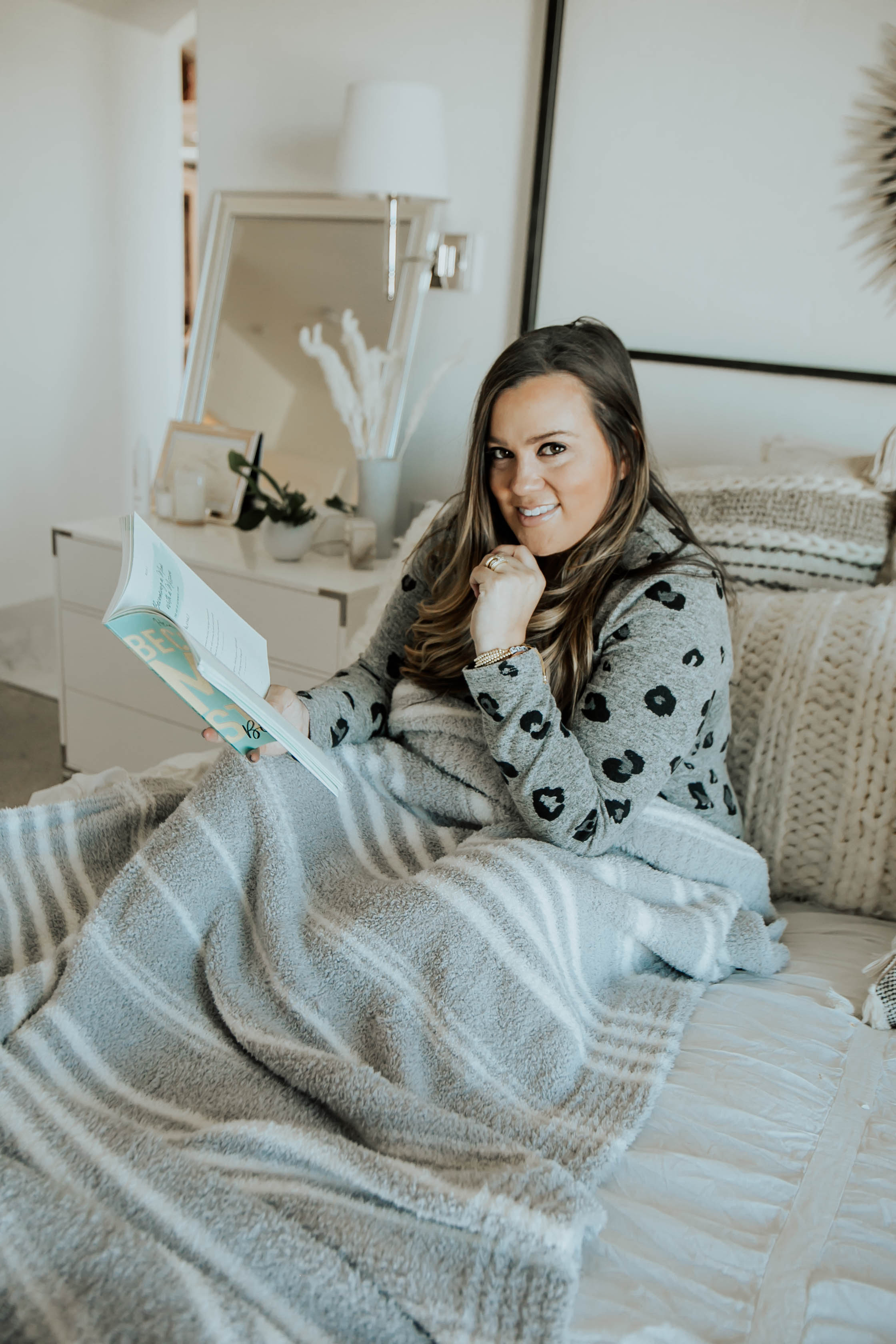 Reno fashion blogger, Ashley Zeal, from Two Peas in a Prada shares her favorite barefoot dreams products on sale! Plus she is sharing which baby items she bought! 
