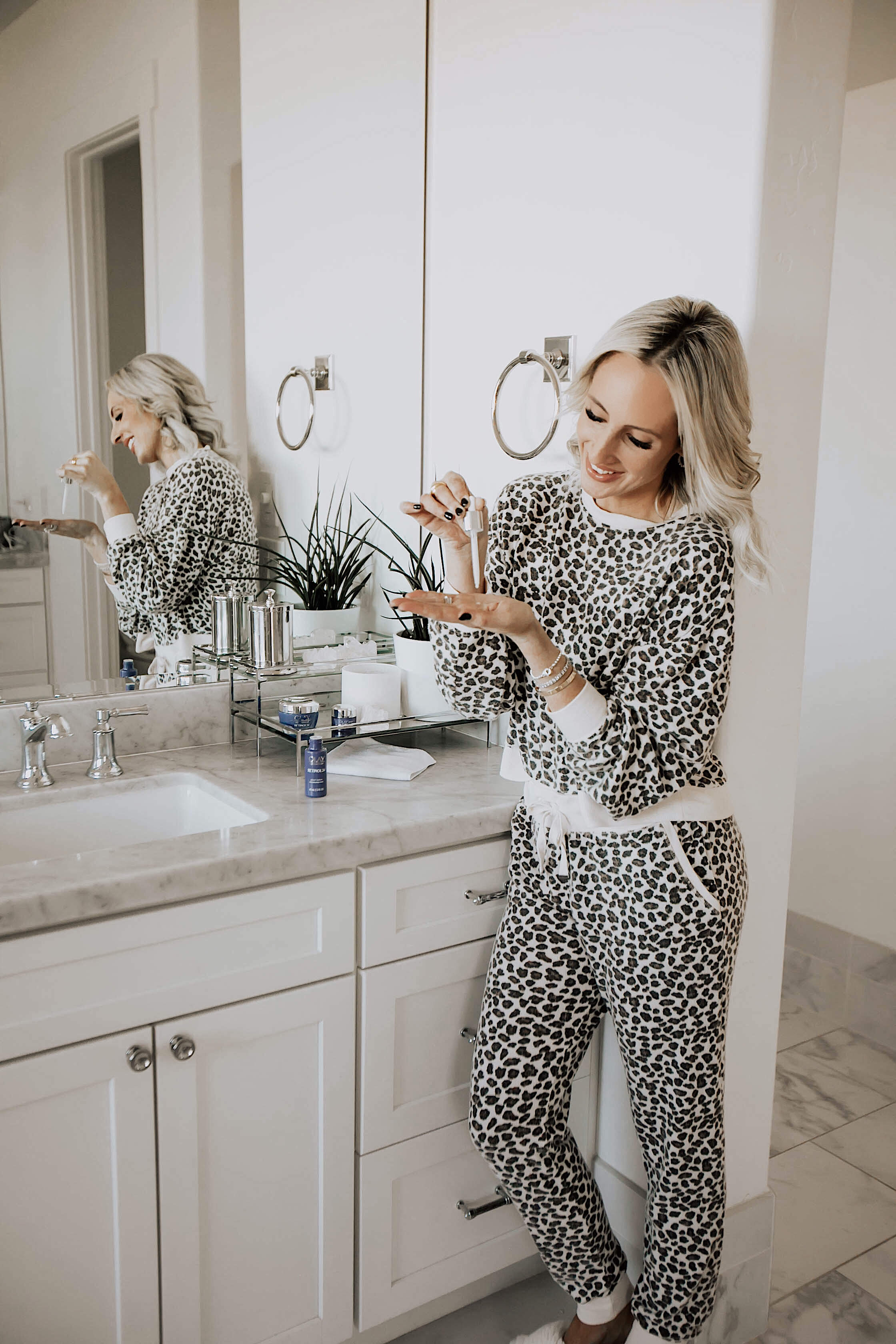 Two Peas in a Prada Blogger, Emily Farren Wieczorek talks all about Olay's new retinol system Retinol24 - it is affordable, and non irritating. 