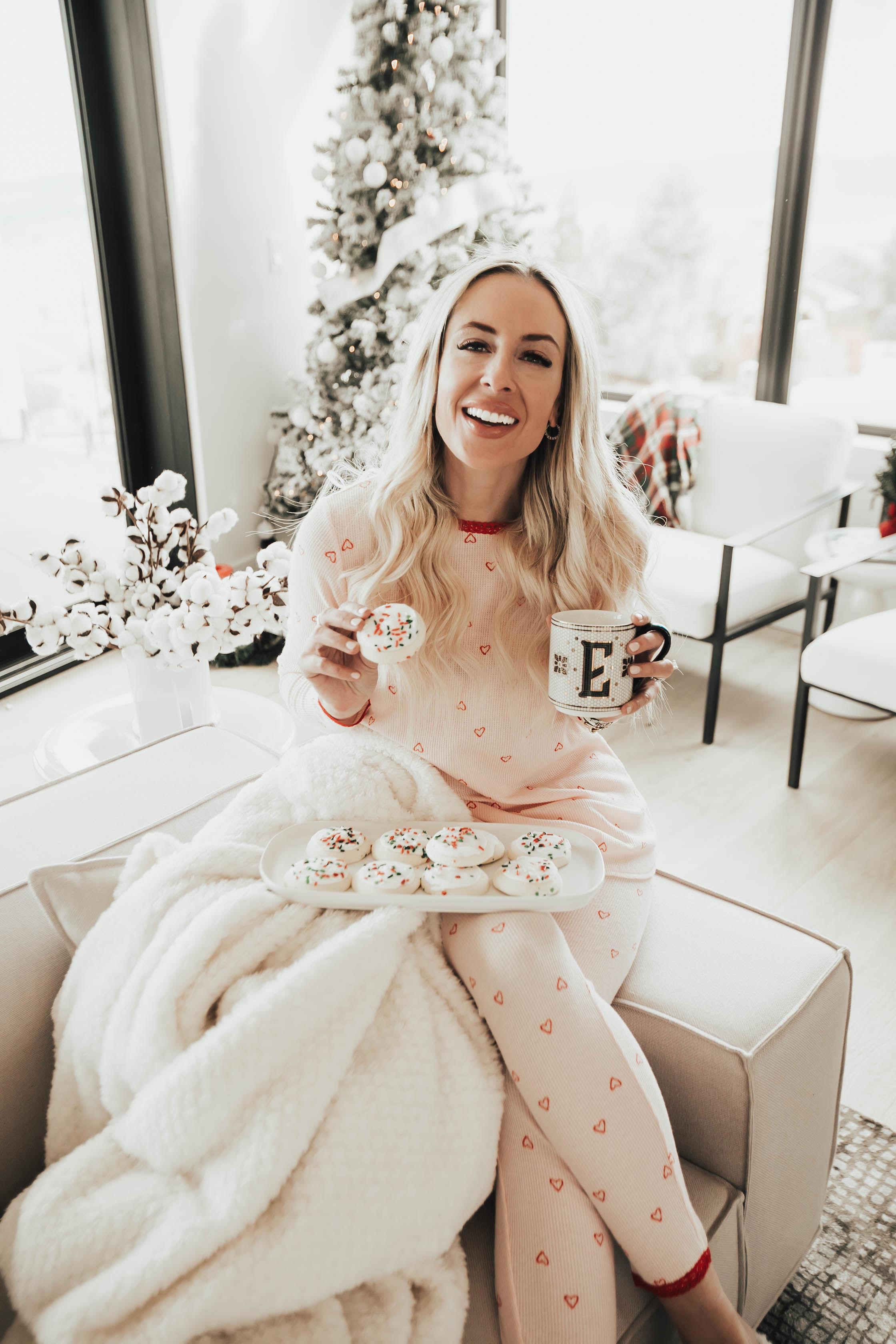Reno bloggers Ashley Zeal and Emily Wieczorek from Two Peas in a Prada share the best women's gifts 2019. They cover what to get every lady in your life from your nail girl to your mother-in-law. 