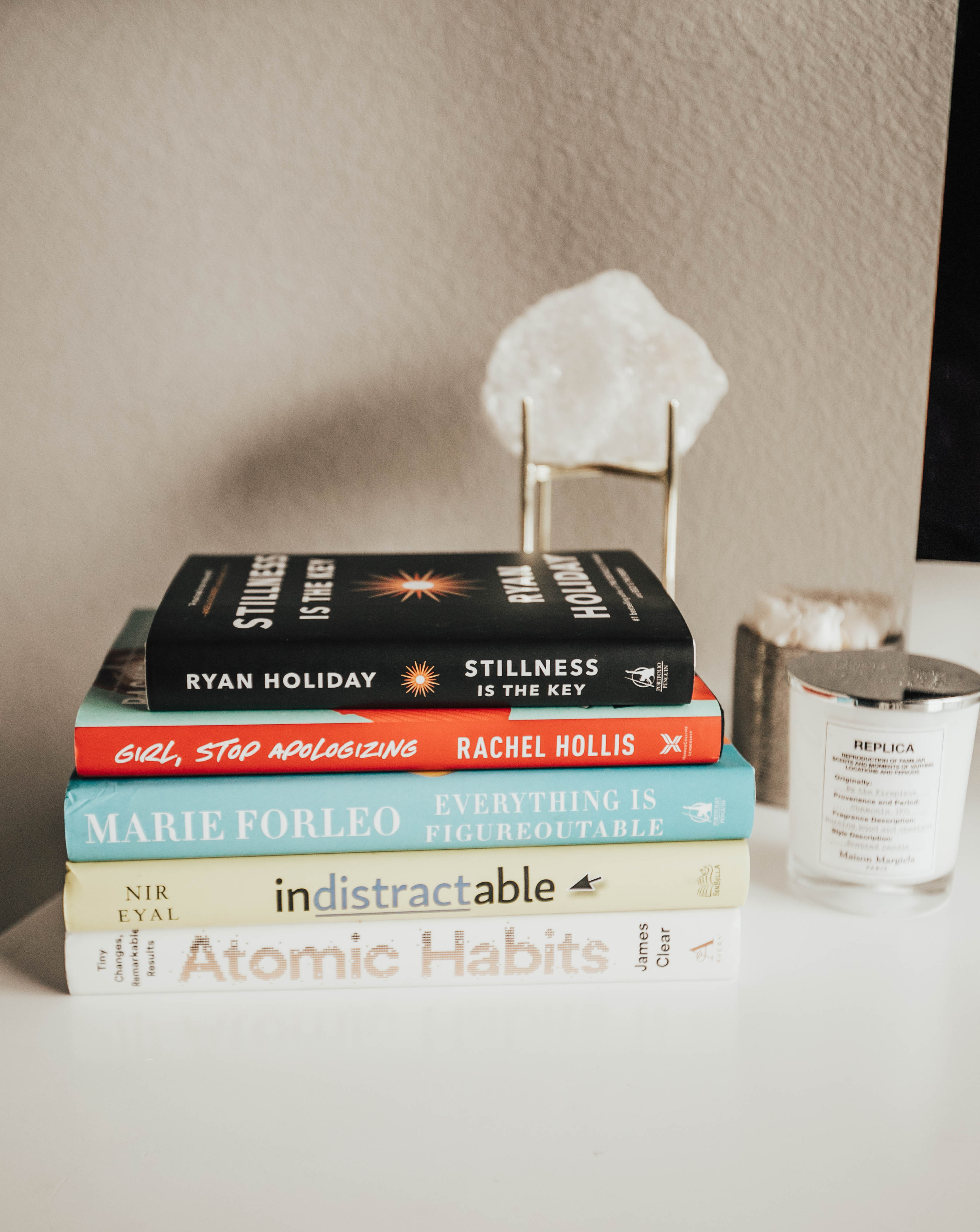 Reno blogger, Ashley Zeal, from Two Peas in a Prada shares her list of Best Books for a New You This Year. Find out all the best titles to start your year and your business off on the right foot.