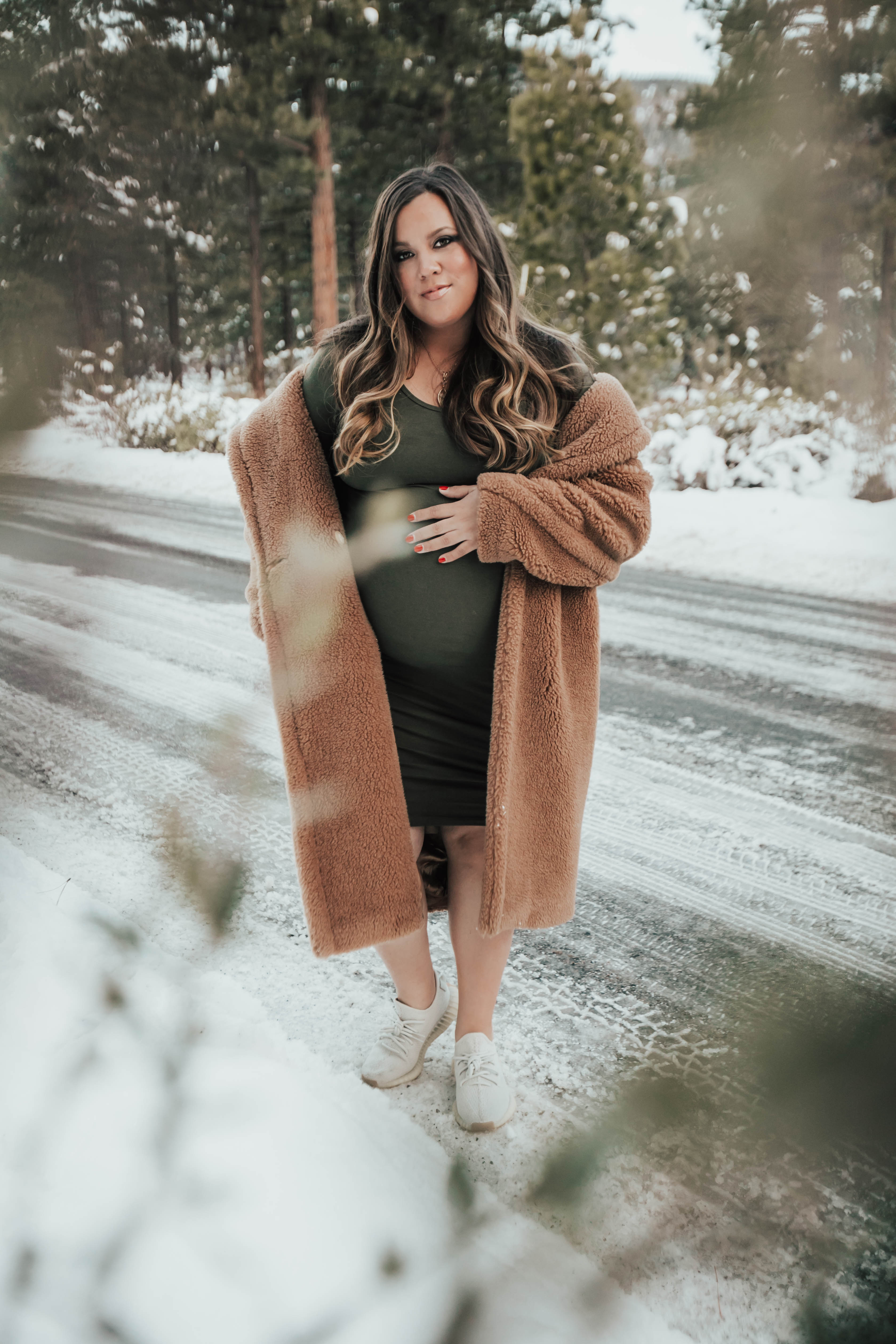 Reno blogger, Ashley Zeal, from Two Peas in a Prada, shares all her tips and tricks for what to wear for maternity photos. She is breaking down all her favorite maternity stores and what style of dress is best for you! 