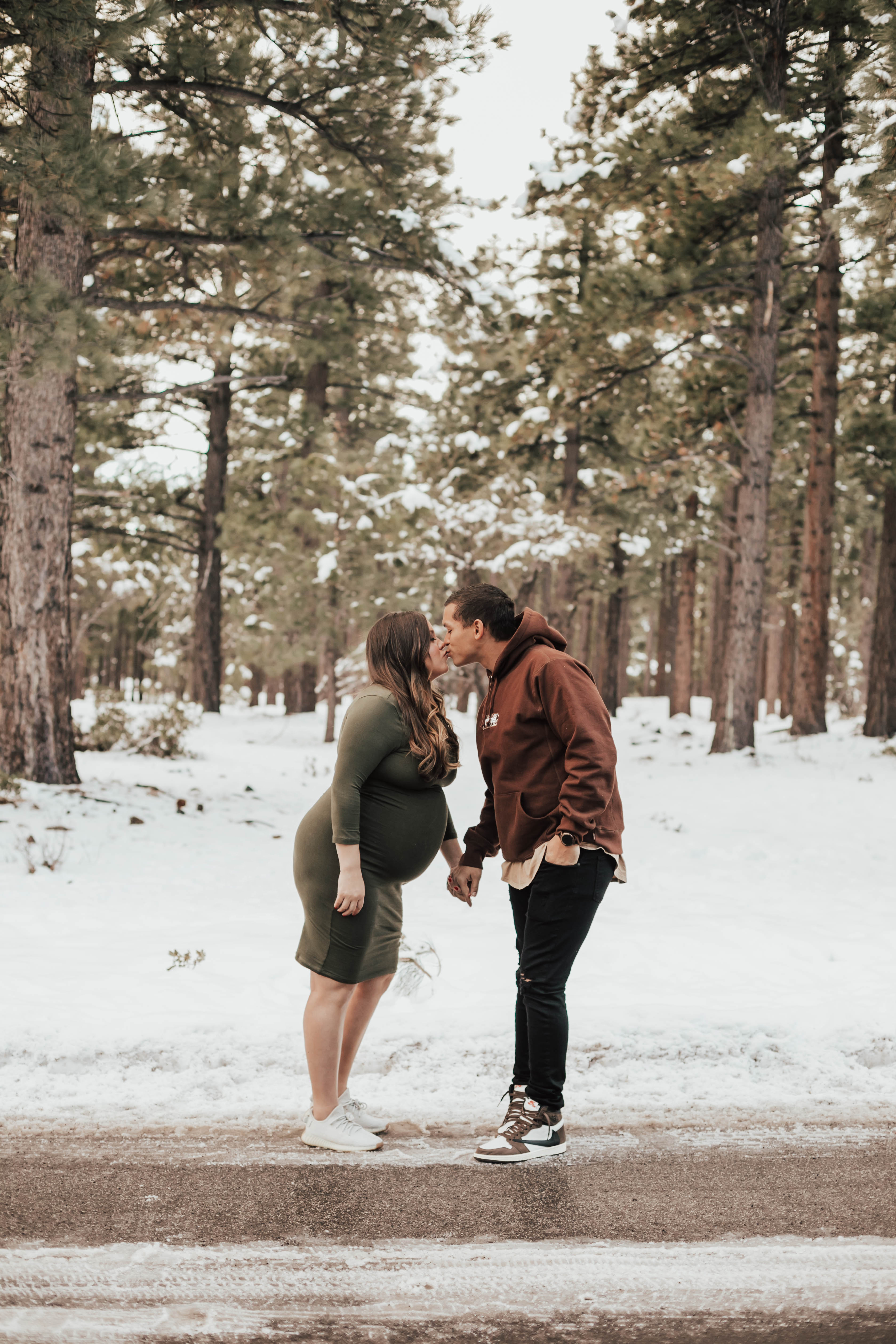 Reno blogger, Ashley Zeal, from Two Peas in a Prada, shares all her tips and tricks for what to wear for maternity photos. She is breaking down all her favorite maternity stores and what style of dress is best for you! 