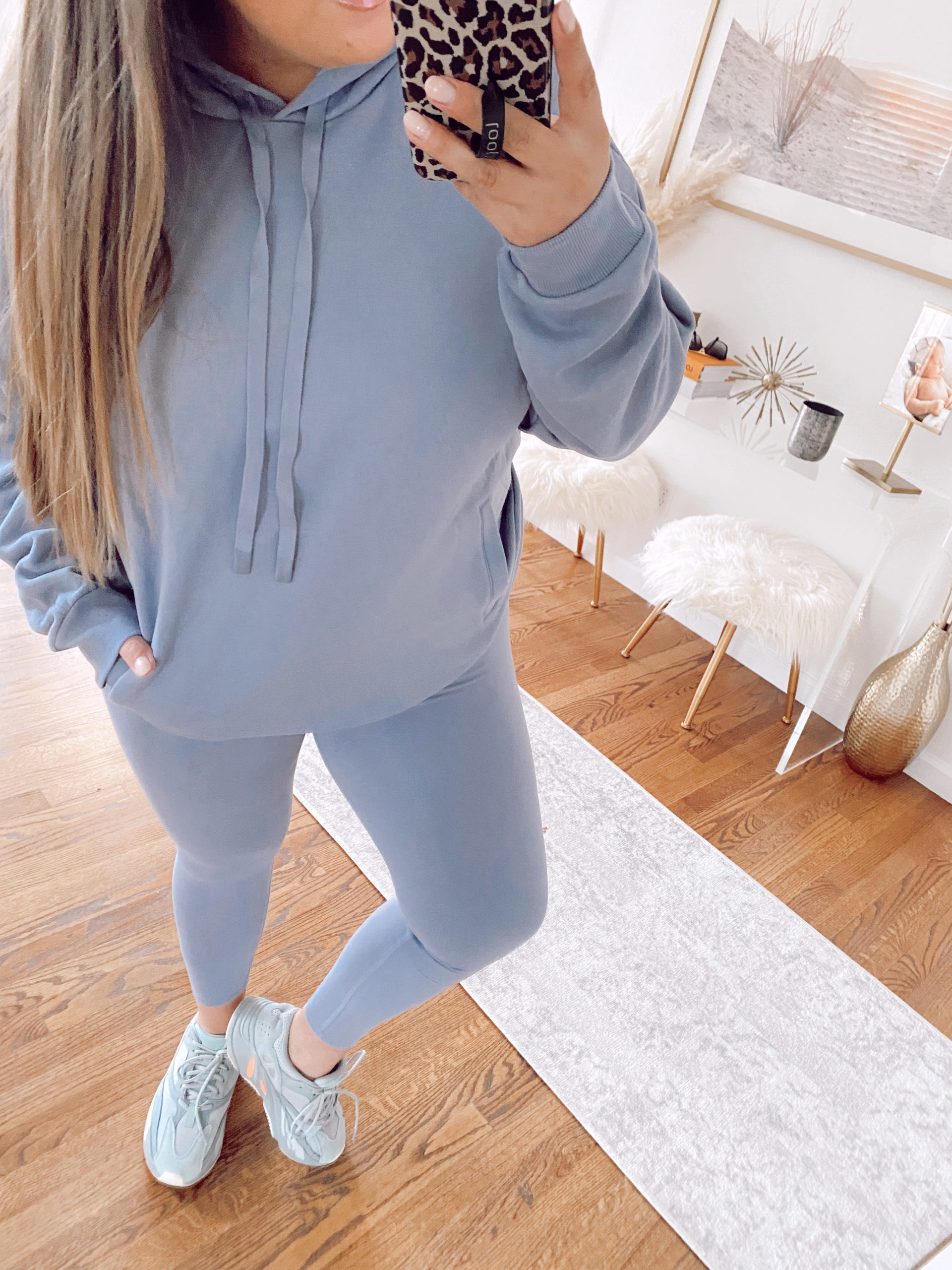 Reno blogger, Ashley Zeal, from Two Peas in a Prada shares a spring activewear try on session. She is featuring some new pieces by Alo Yoga. 
