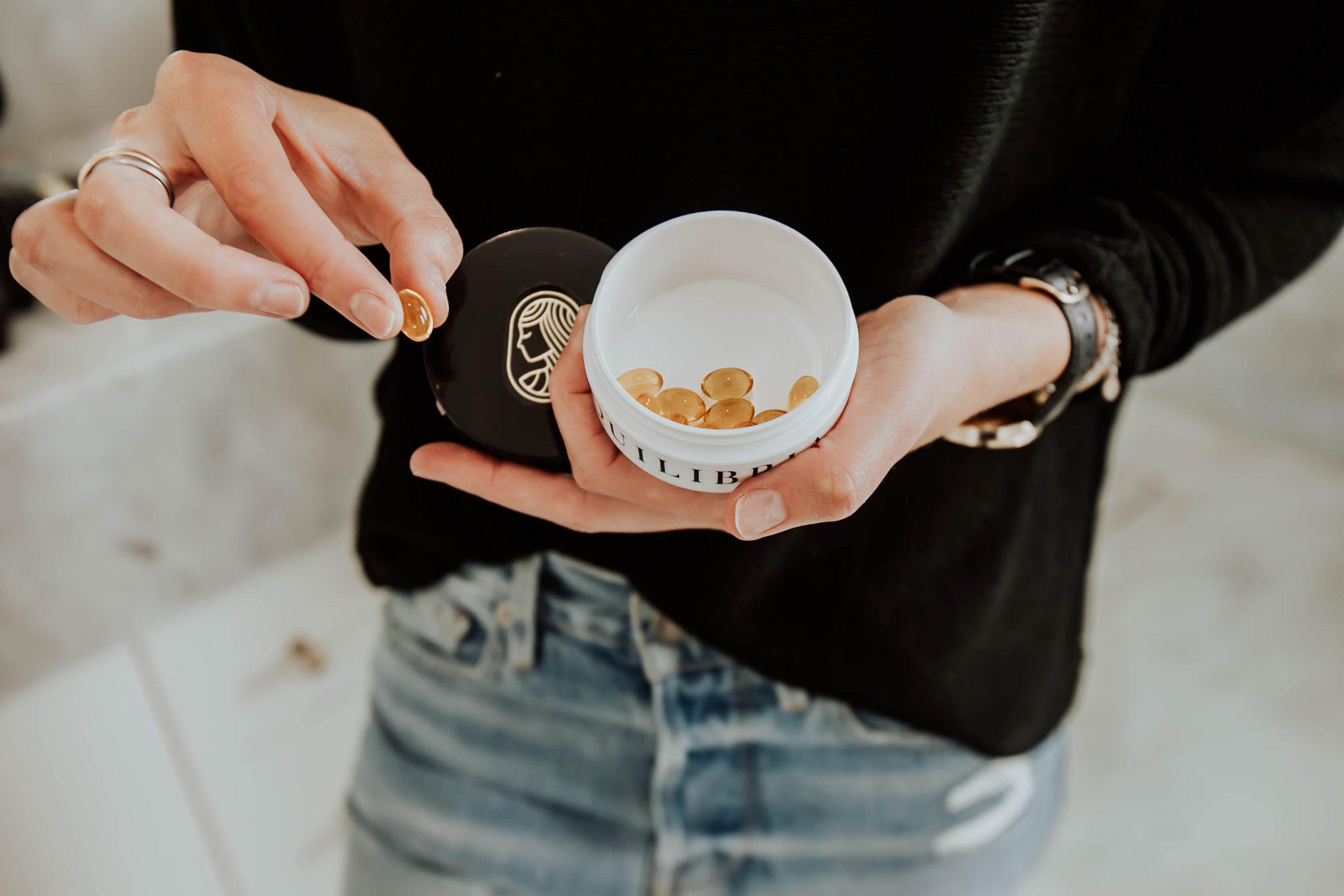 Emily Farren Wieczorek of the fashion blog, Two Peas in a Prada shares her experience with Equilibria CBD. She shares how she takes it and why she loves it! 