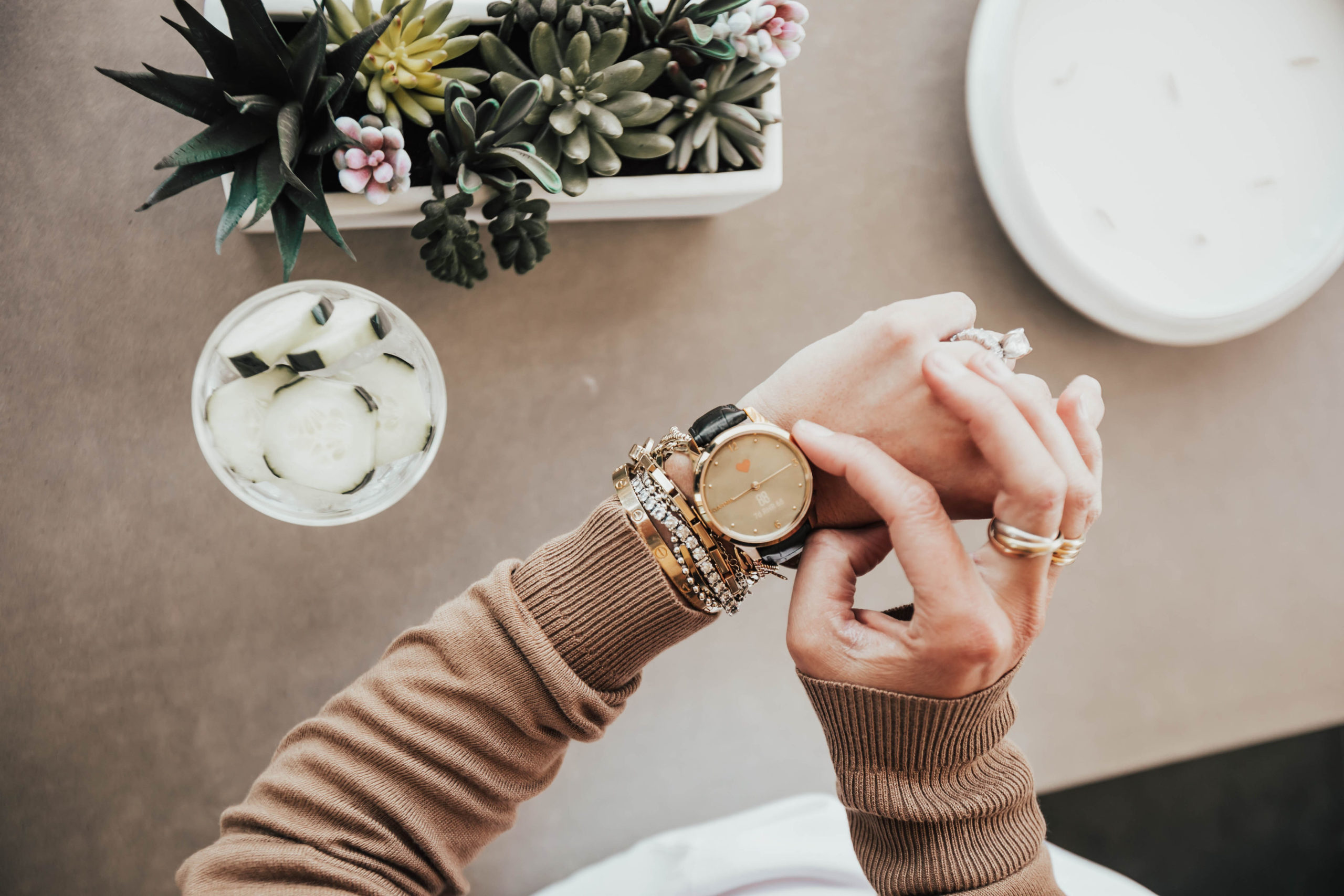 Two Peas in a Prada co-founder, Emily Farren Wieczorek shares all of the reasons why she loves her Garmin Vivomove Luxe. How I Take Care Of Myself with my Garmin! 